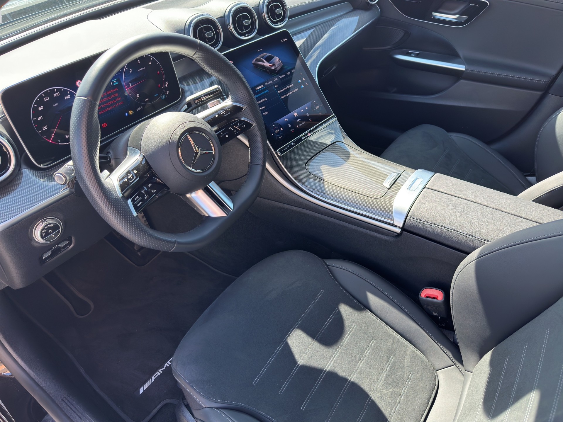 MERCEDES-BENZ C 300 d AMG Line-image-6