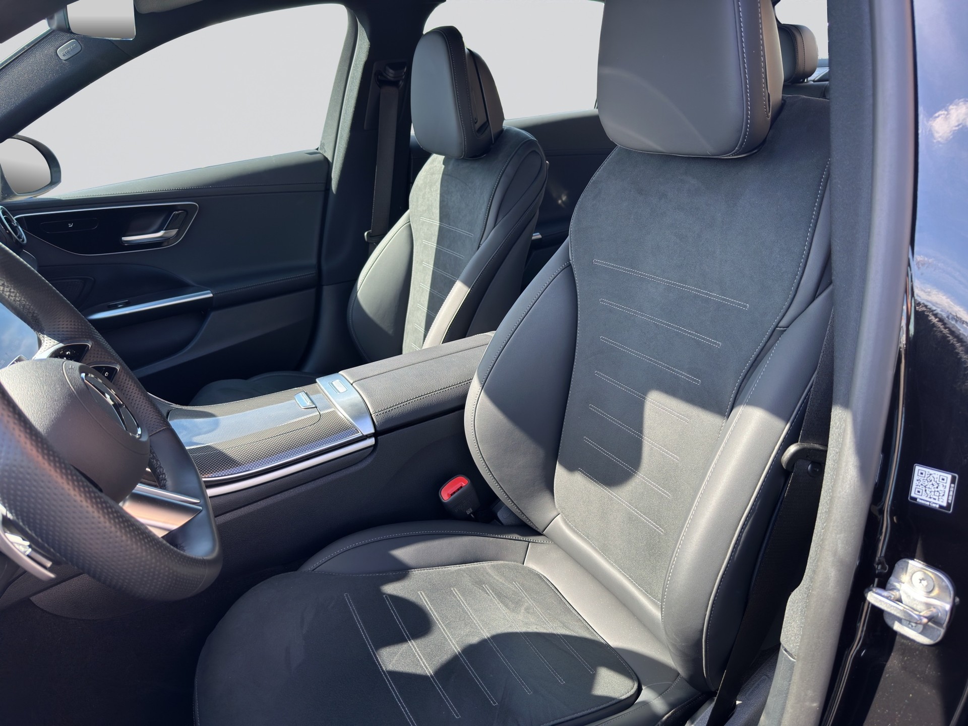 MERCEDES-BENZ C 300 d AMG Line-image-5