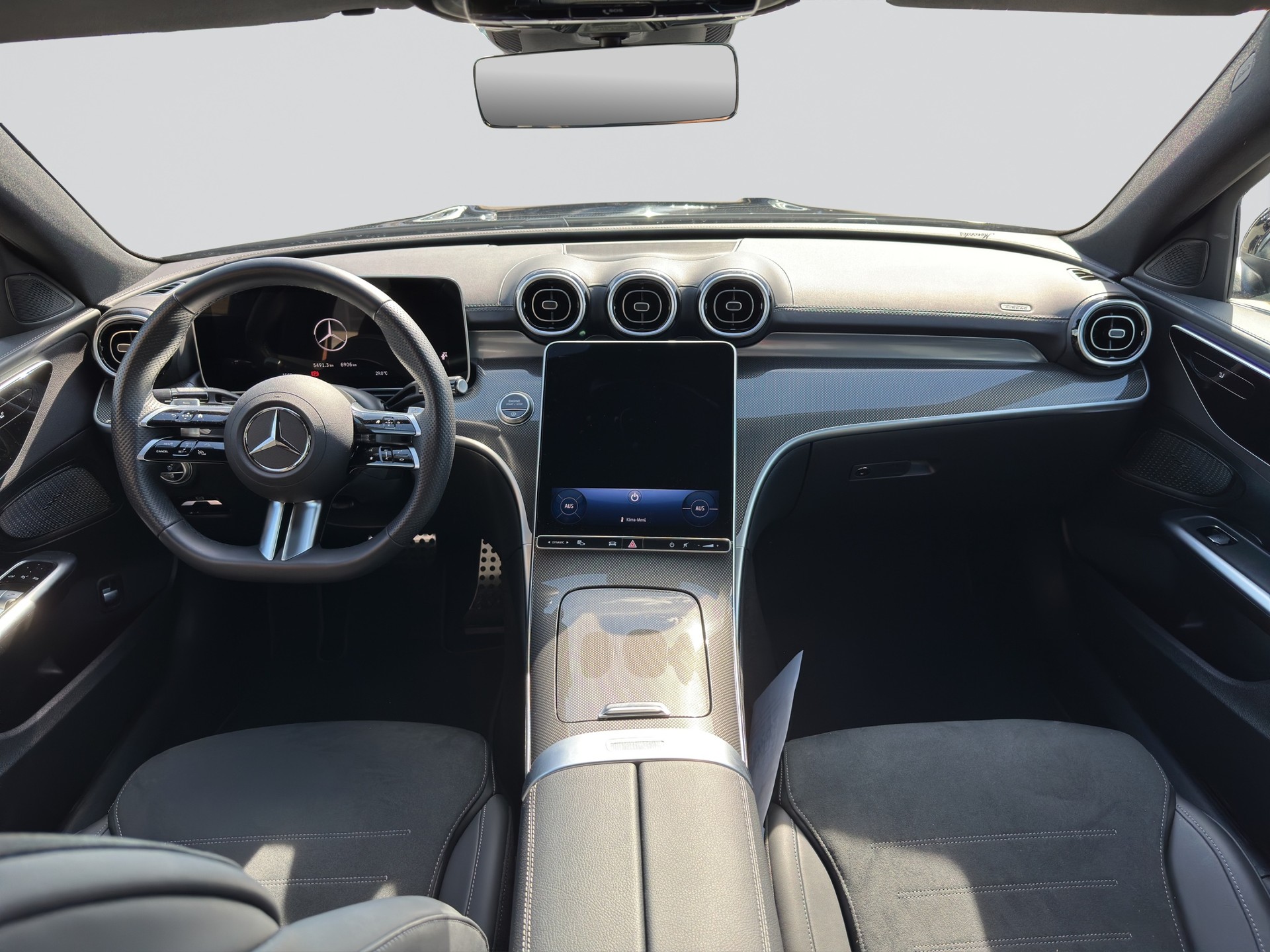 MERCEDES-BENZ C 300 d AMG Line-image-13