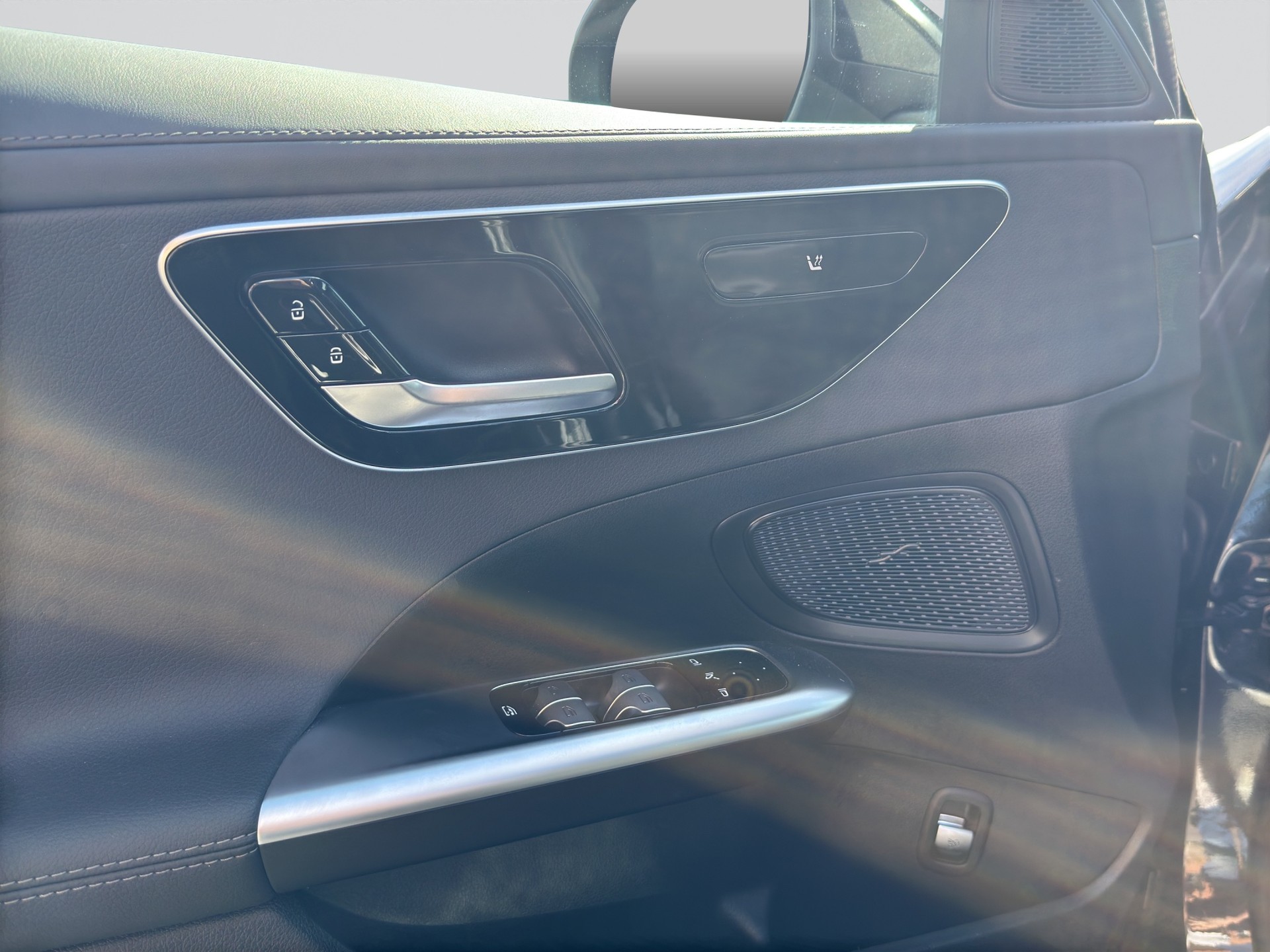 MERCEDES-BENZ C 300 d AMG Line-image-8