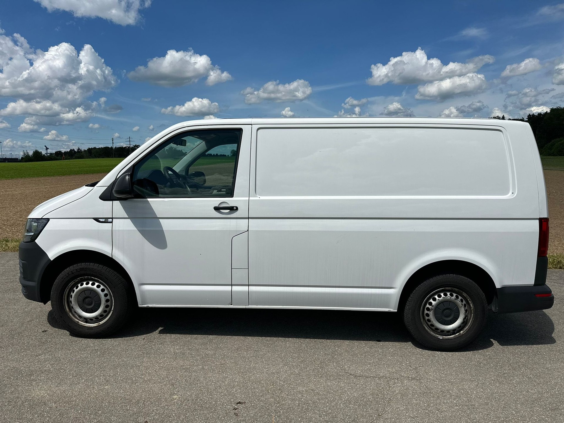 VW T6 2.0 TDI Entry-image-8