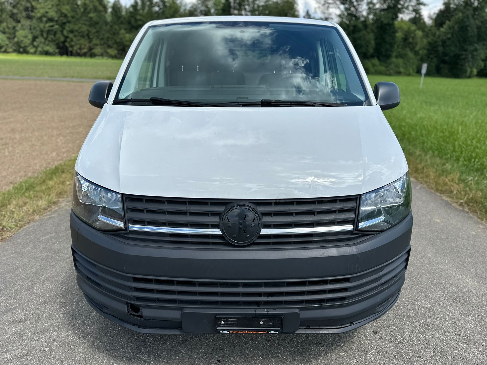 VW T6 2.0 TDI Entry-showroom-element-2