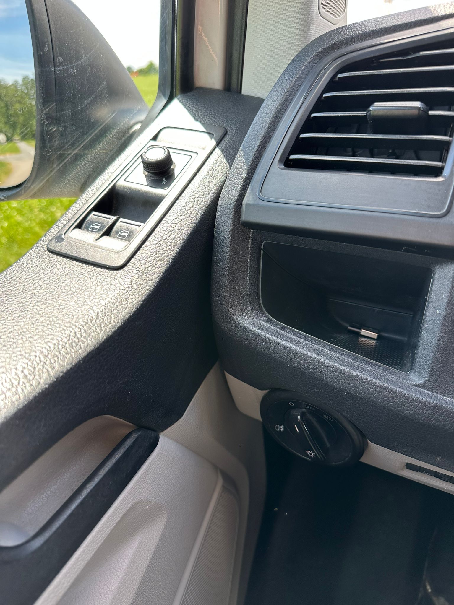 VW T6 2.0 TDI Entry-image-16