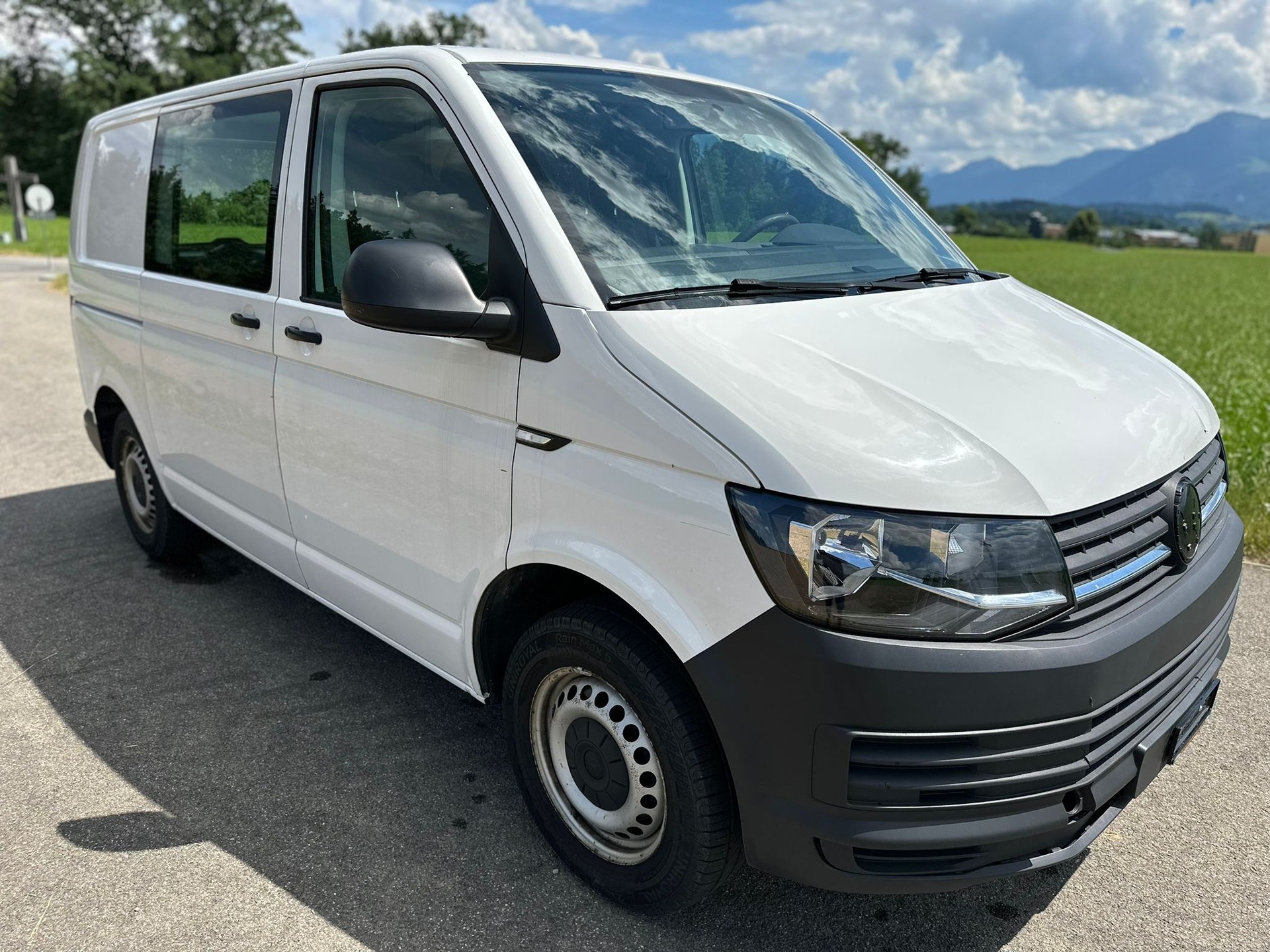 VW T6 2.0 TDI Entry-showroom-element-3