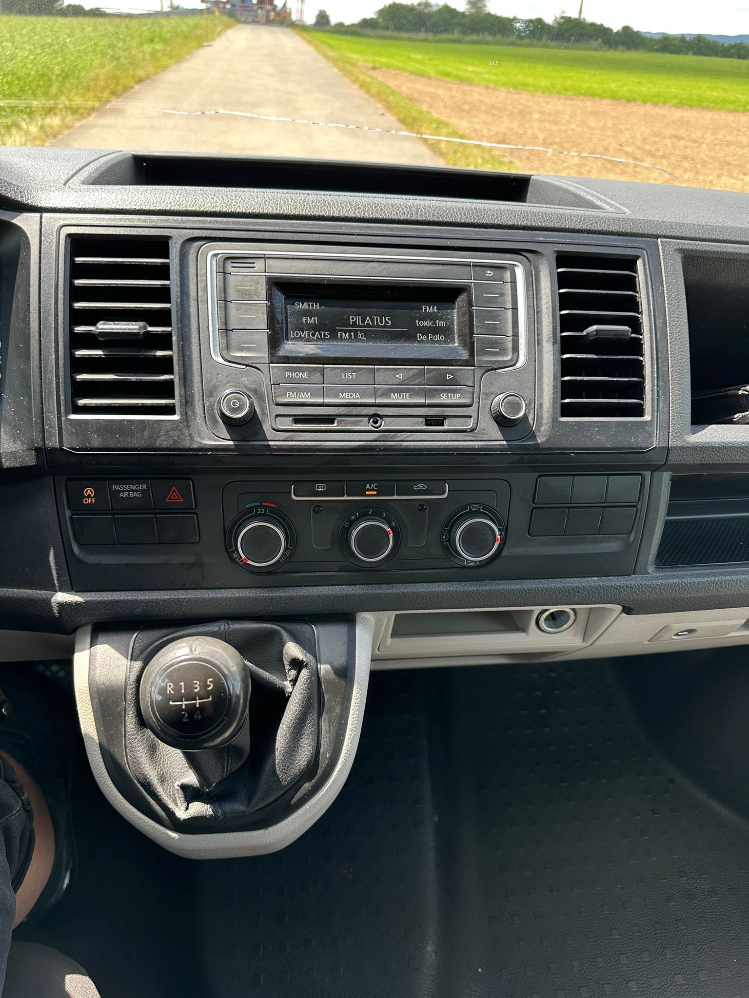 VW T6 2.0 TDI Entry-image-14