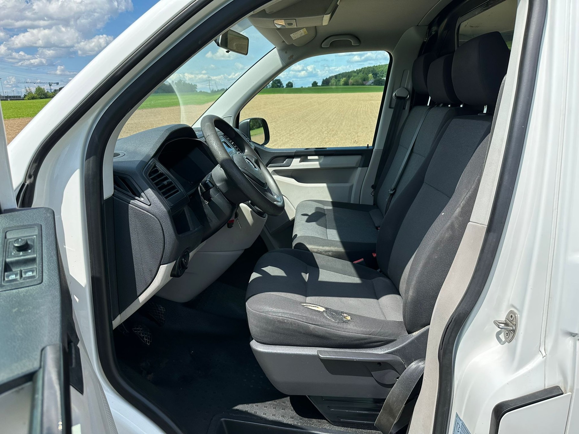 VW T6 2.0 TDI Entry-image-10