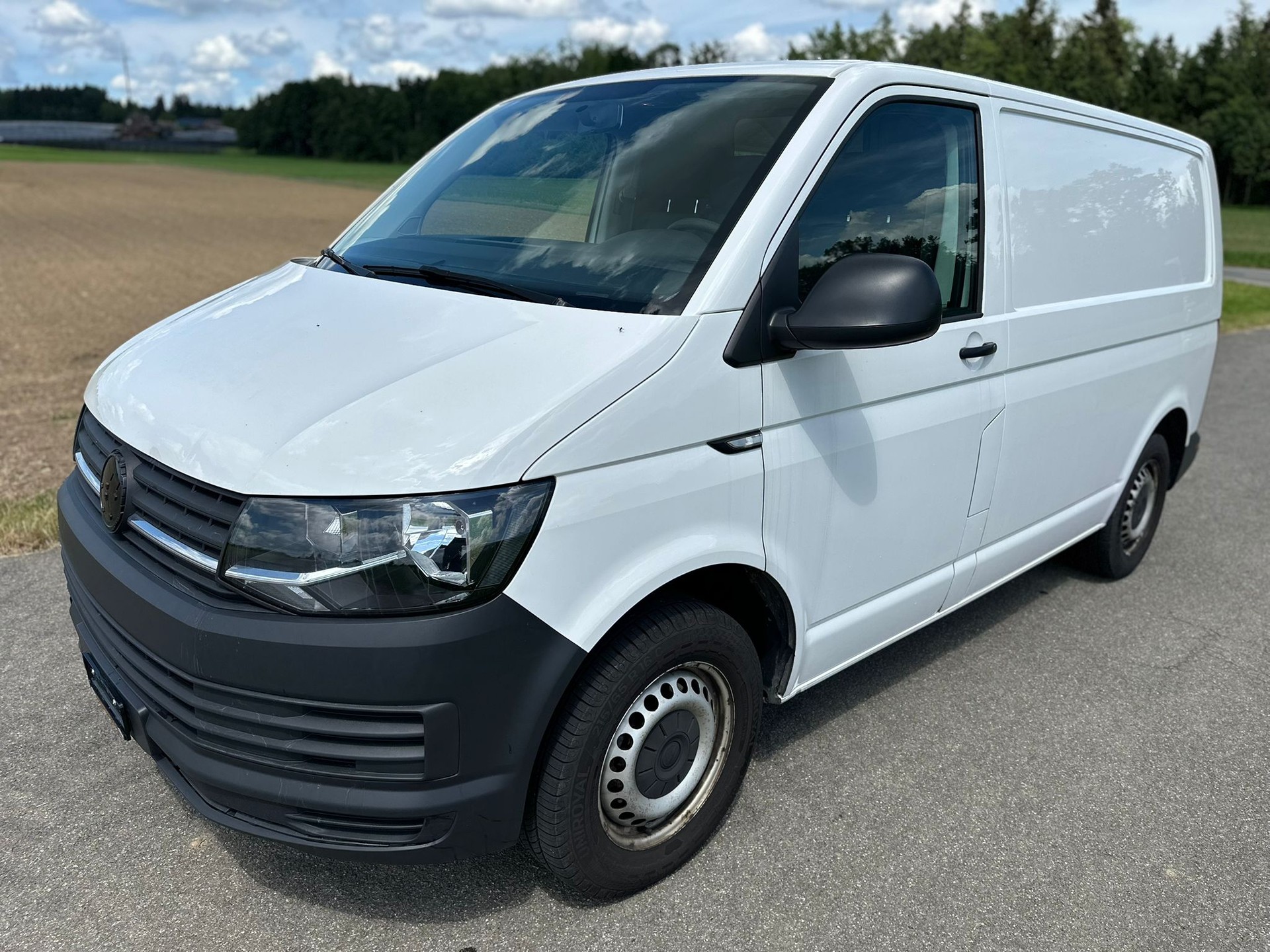 VW T6 2.0 TDI Entry-showroom-element-1