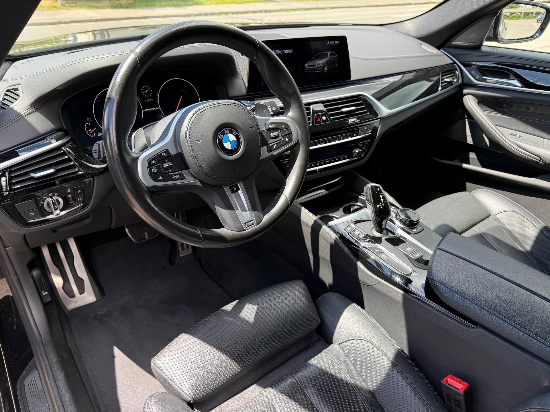 BMW M550d xDrive Touring Steptronic-image-6