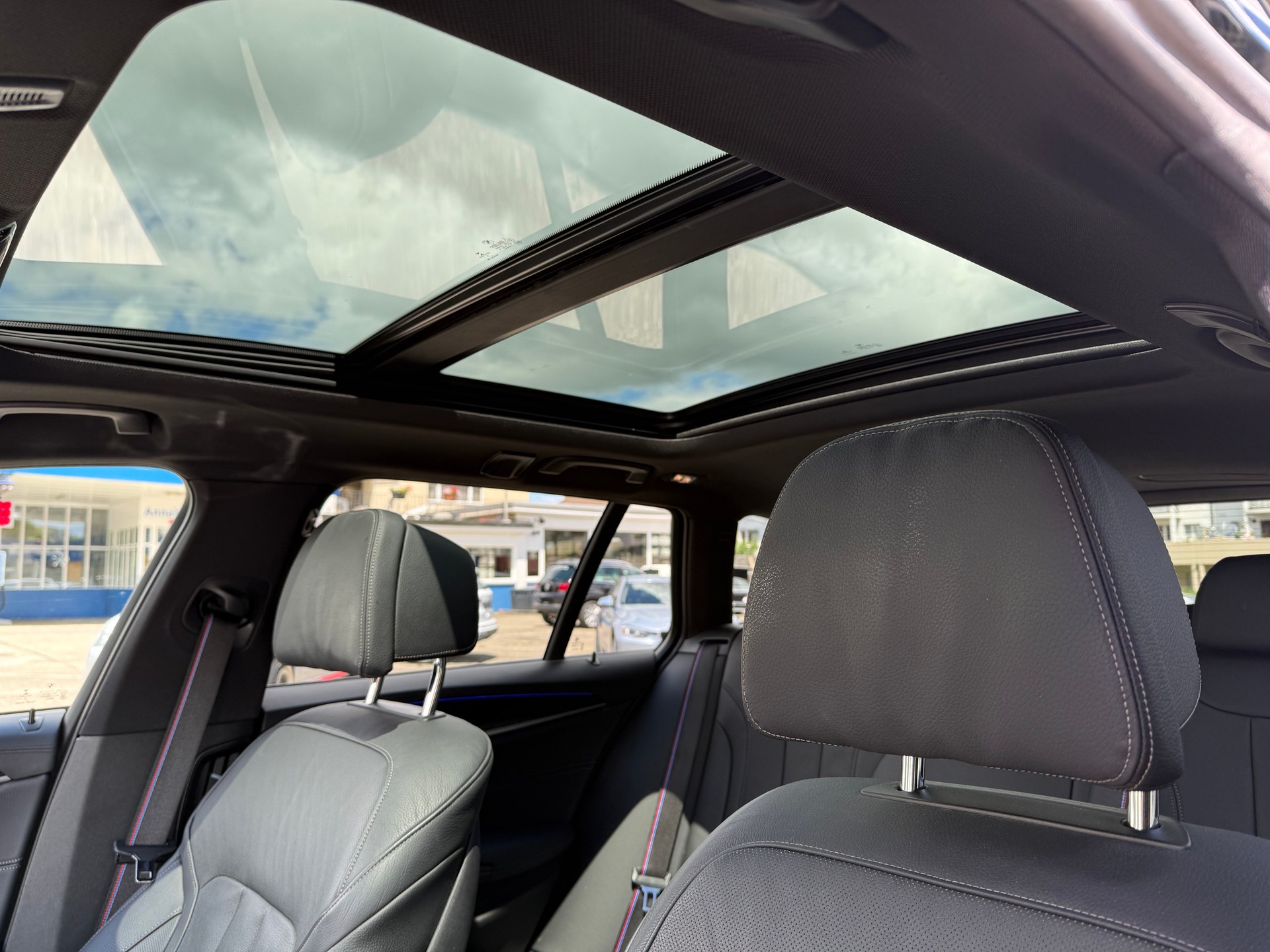 BMW M550d xDrive Touring Steptronic-image-13