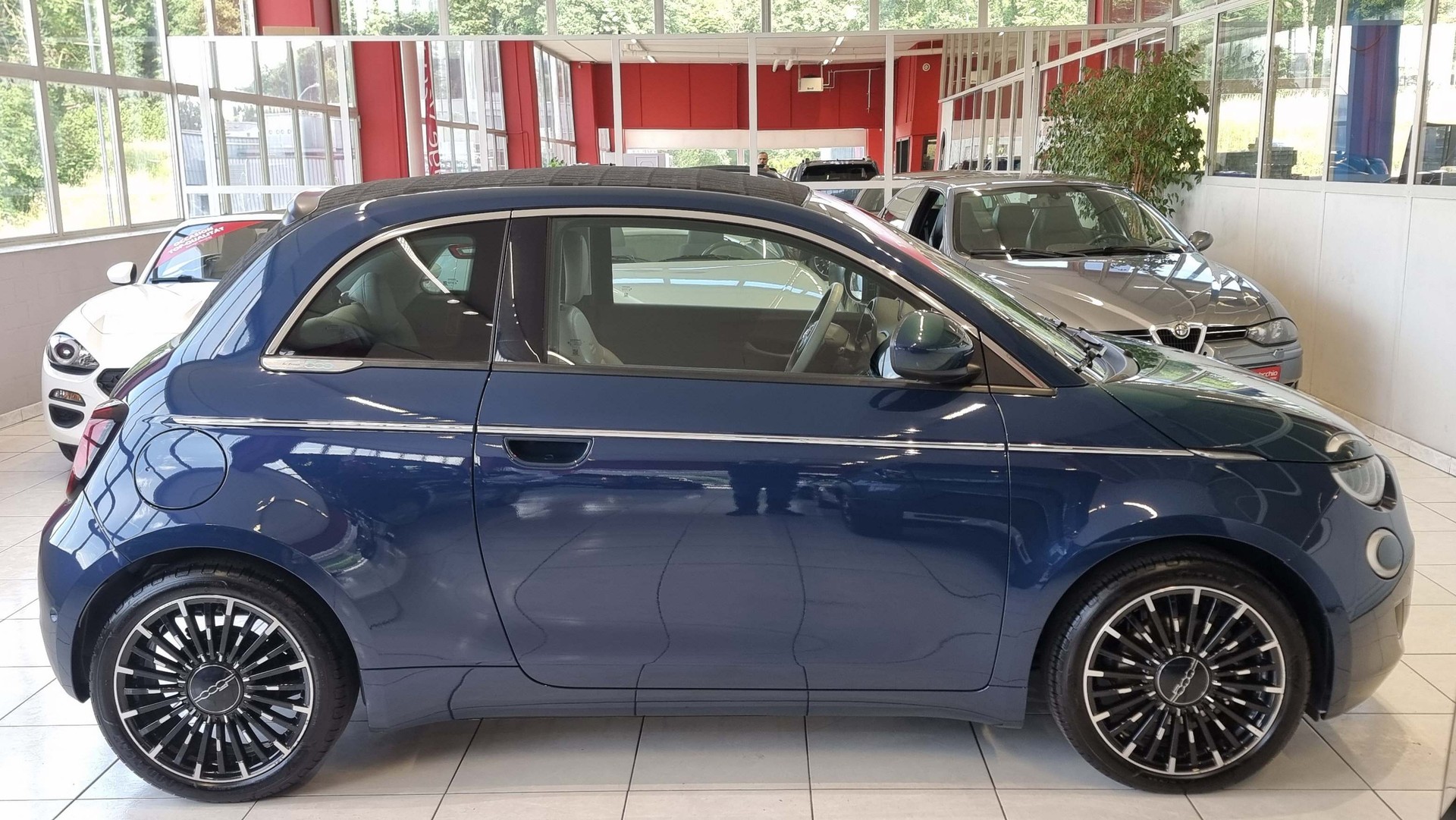 FIAT 500 Cabrio La Prima-image-4