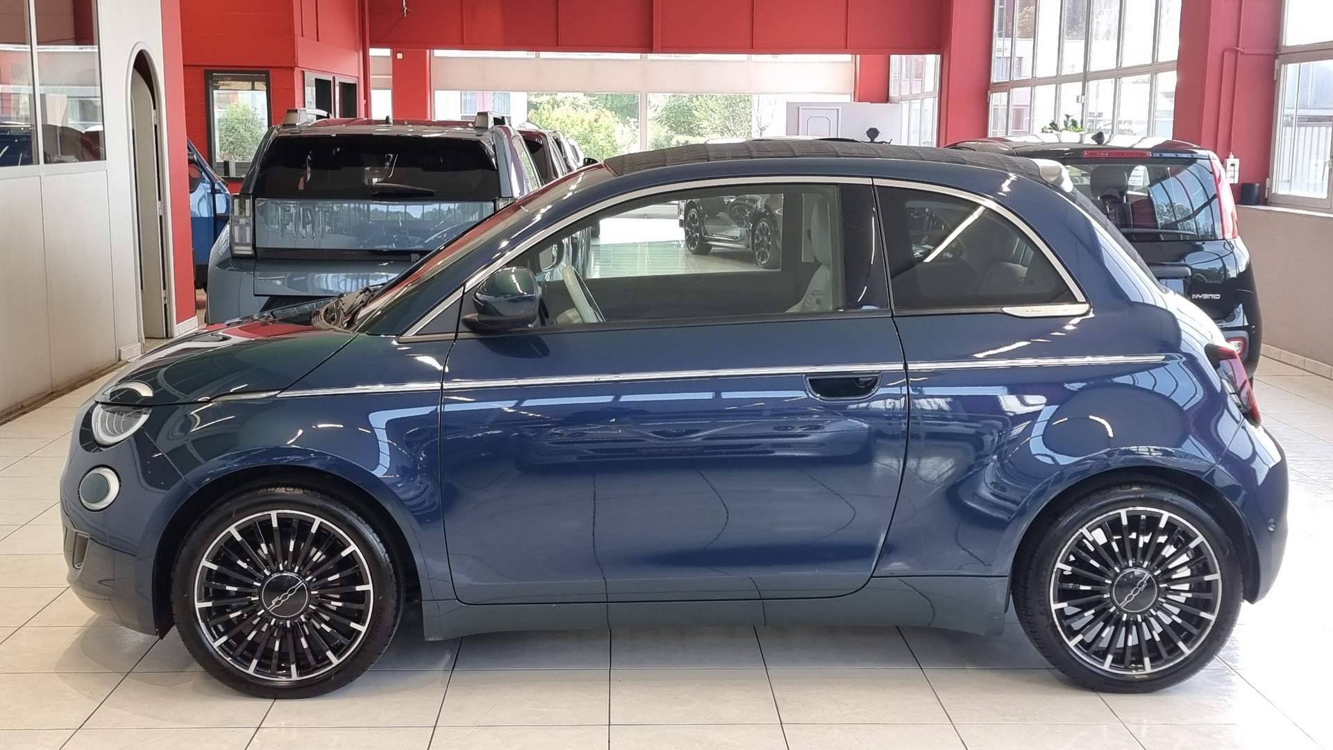 FIAT 500 Cabrio La Prima-showroom-element-1