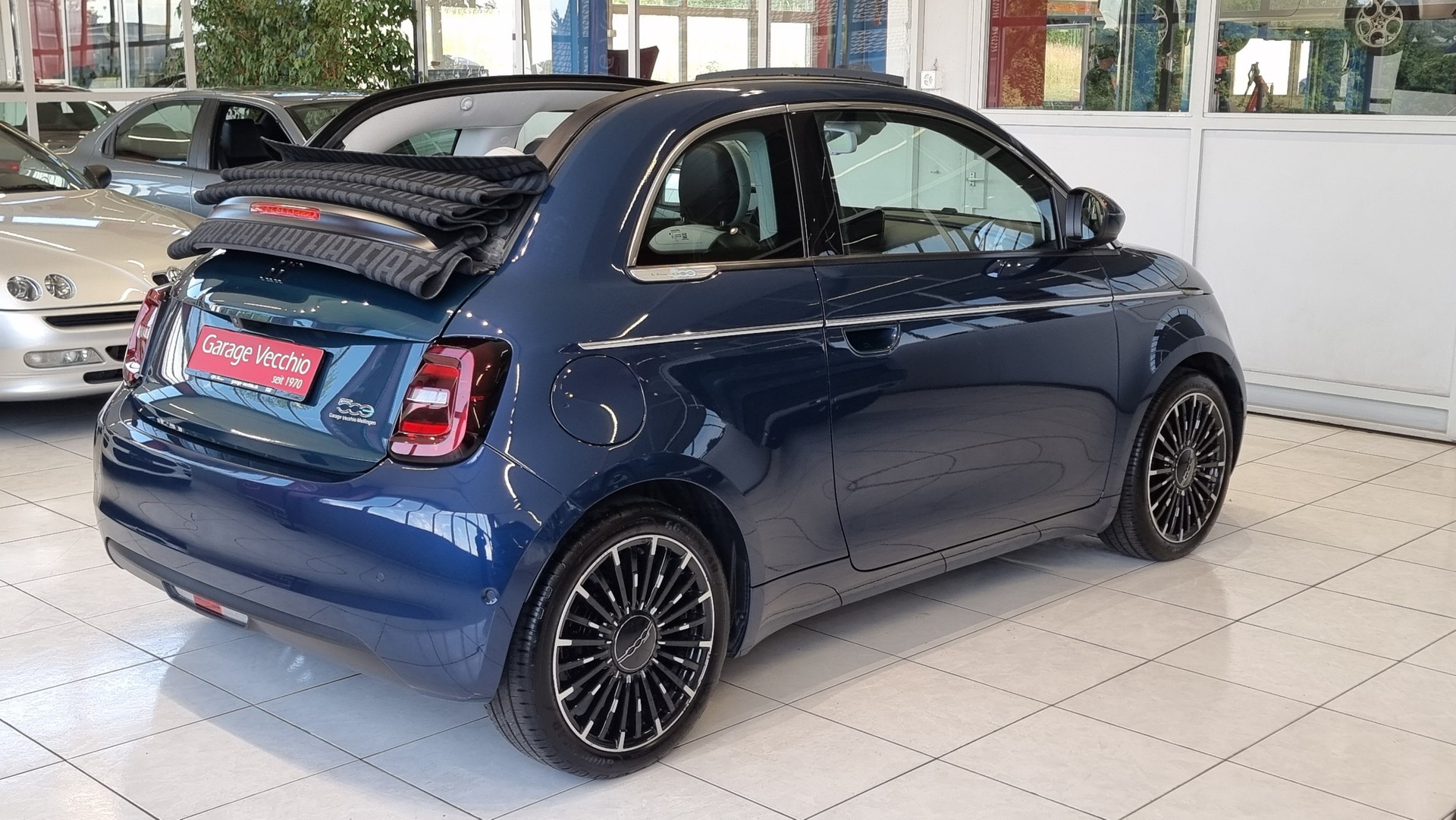 FIAT 500 Cabrio La Prima-image-7