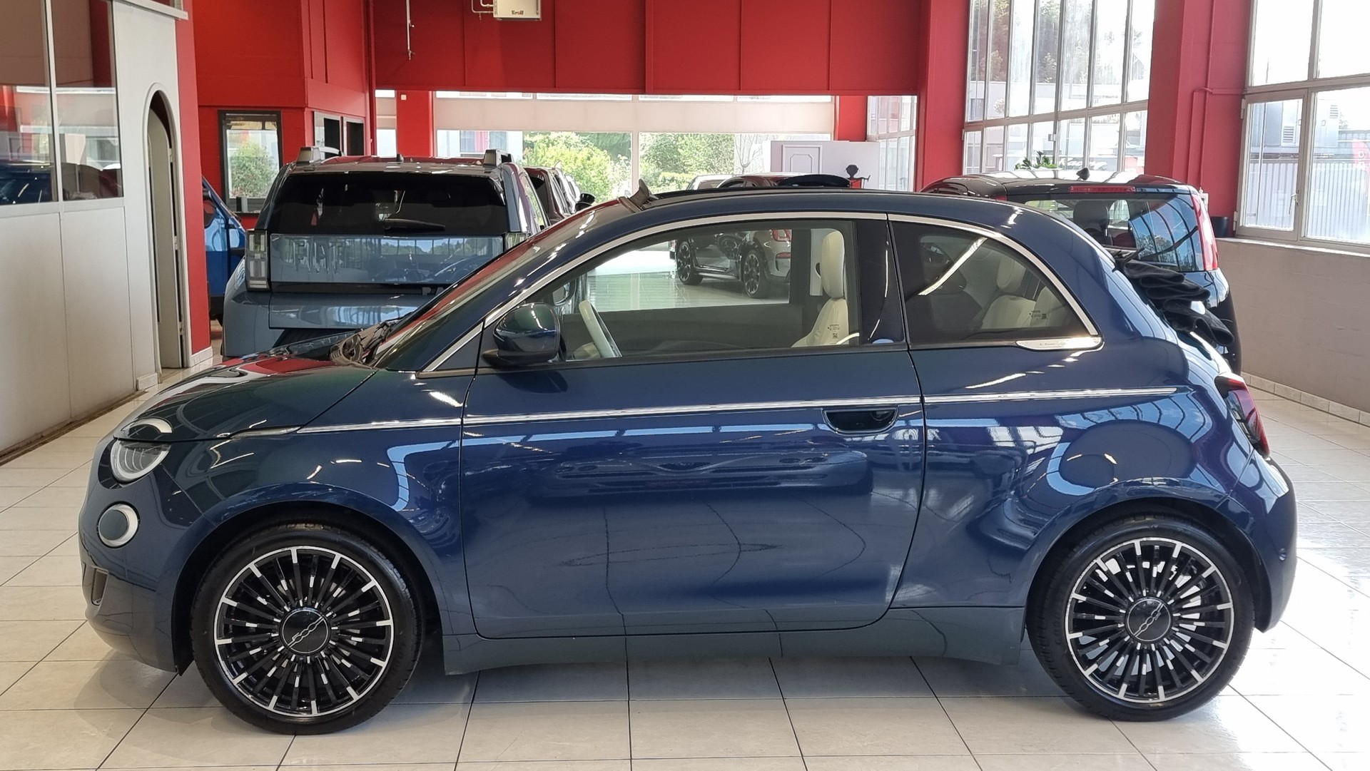 FIAT 500 Cabrio La Prima-image-5