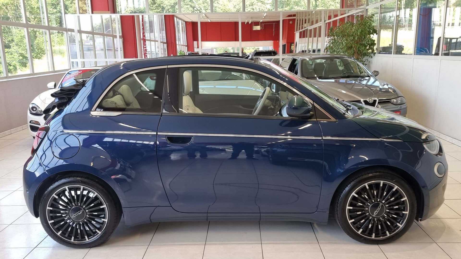 FIAT 500 Cabrio La Prima-image-8