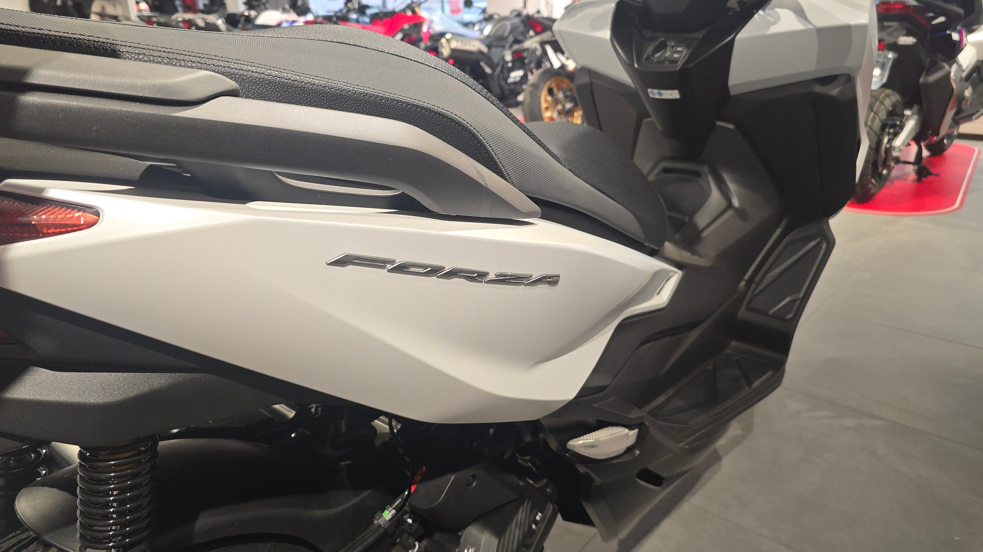 HONDA Nss 125 Forza Smart TopBox-image-4