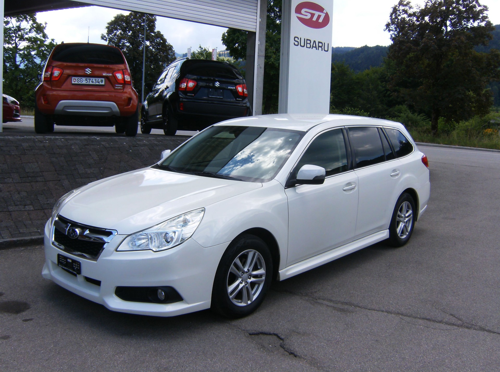 SUBARU Legacy 2.0i Swiss AWD Lineartronic