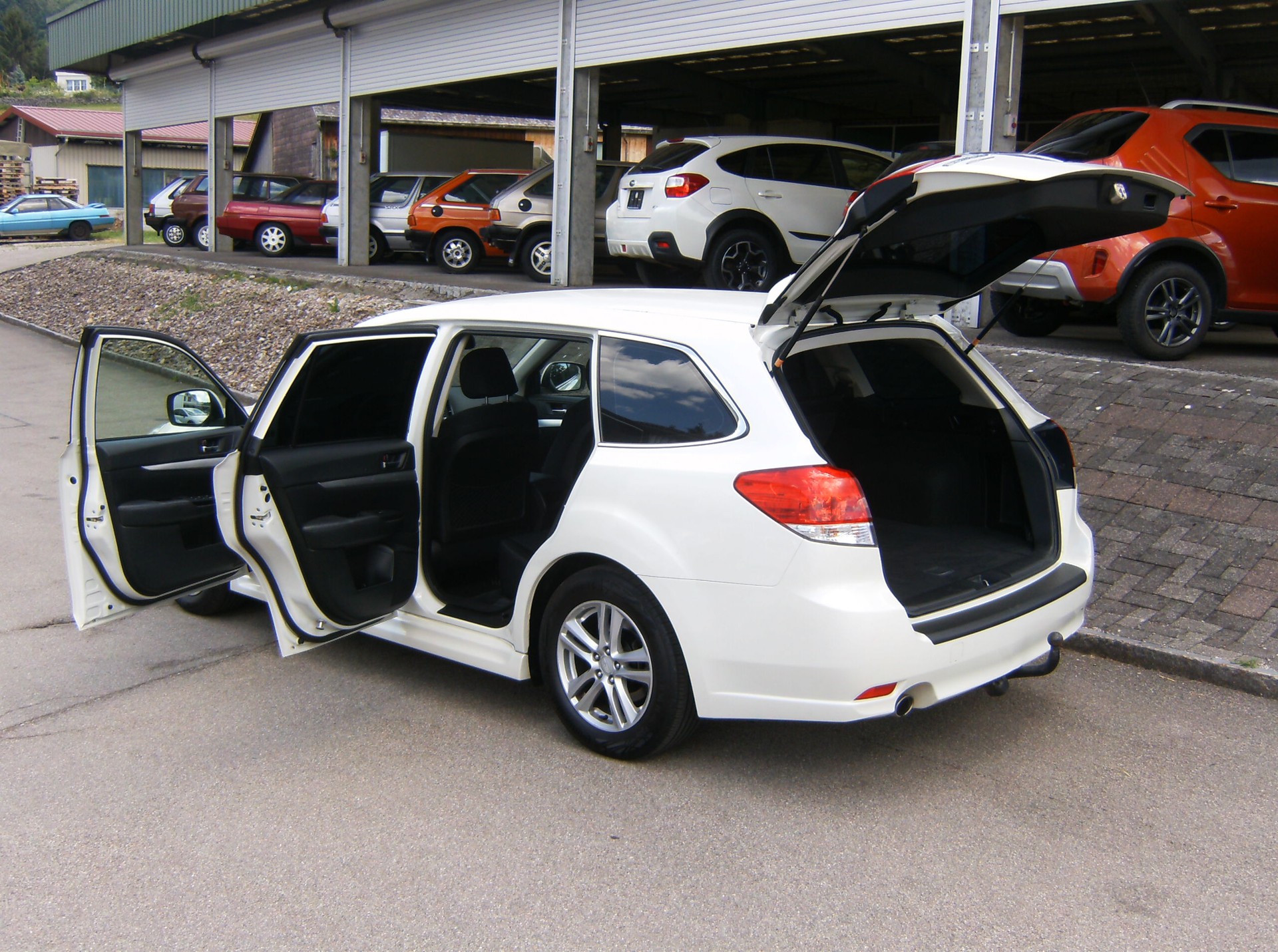 SUBARU Legacy 2.0i Swiss AWD Lineartronic-image-4