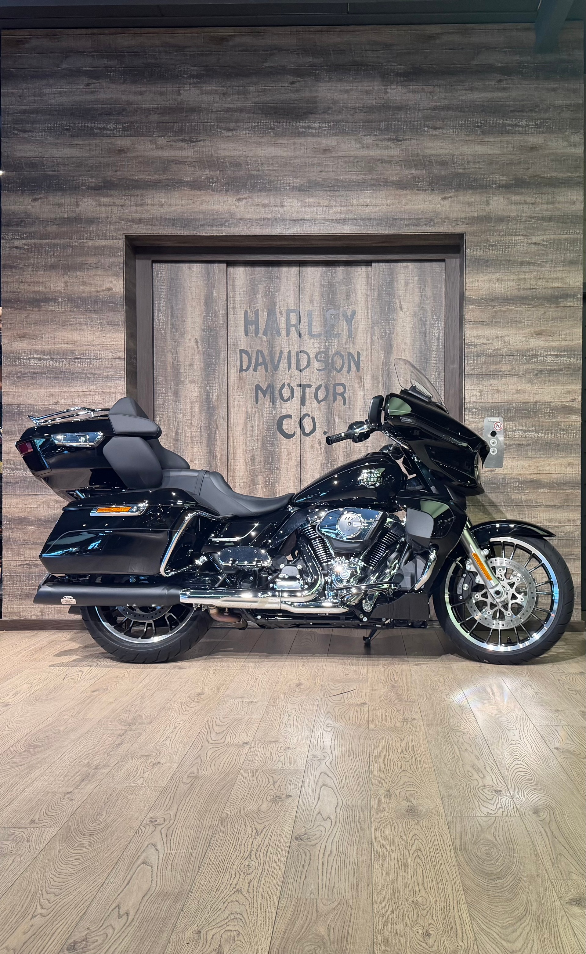HARLEY-DAVIDSON FLHXU Street Glide Limited 117-image-0