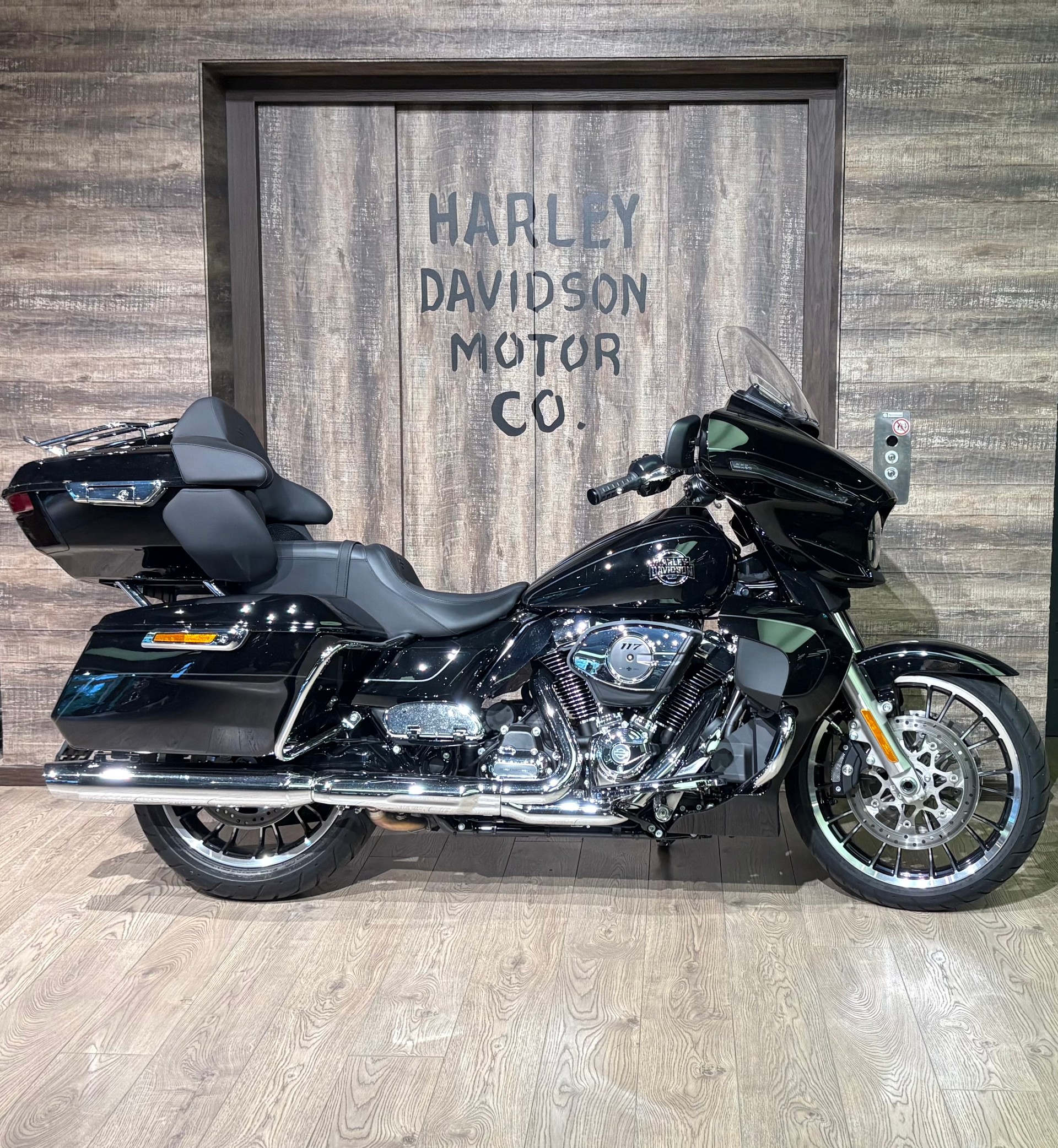 HARLEY-DAVIDSON FLHXU Street Glide Ultra 117