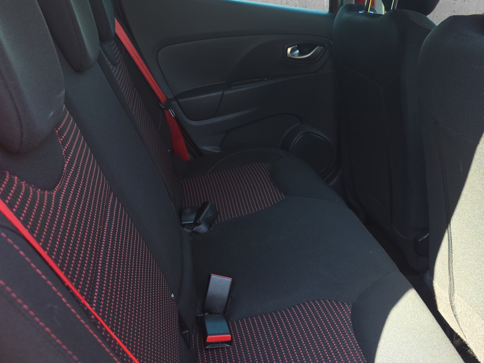 RENAULT Clio 1.6 T RS 200 EDC-image-12