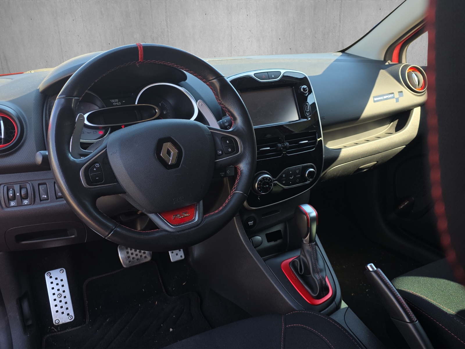 RENAULT Clio 1.6 T RS 200 EDC-image-8
