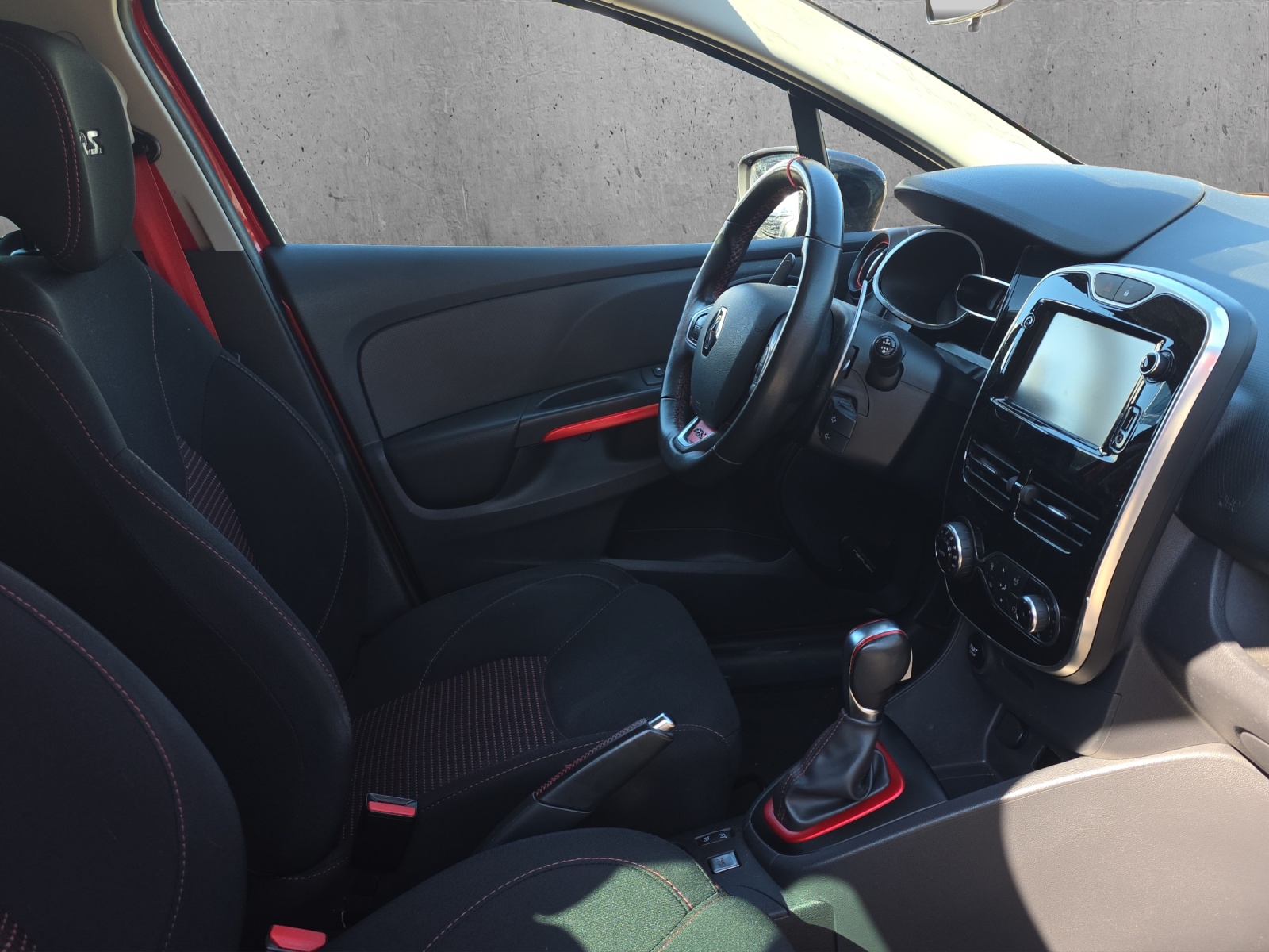 RENAULT Clio 1.6 T RS 200 EDC-image-11