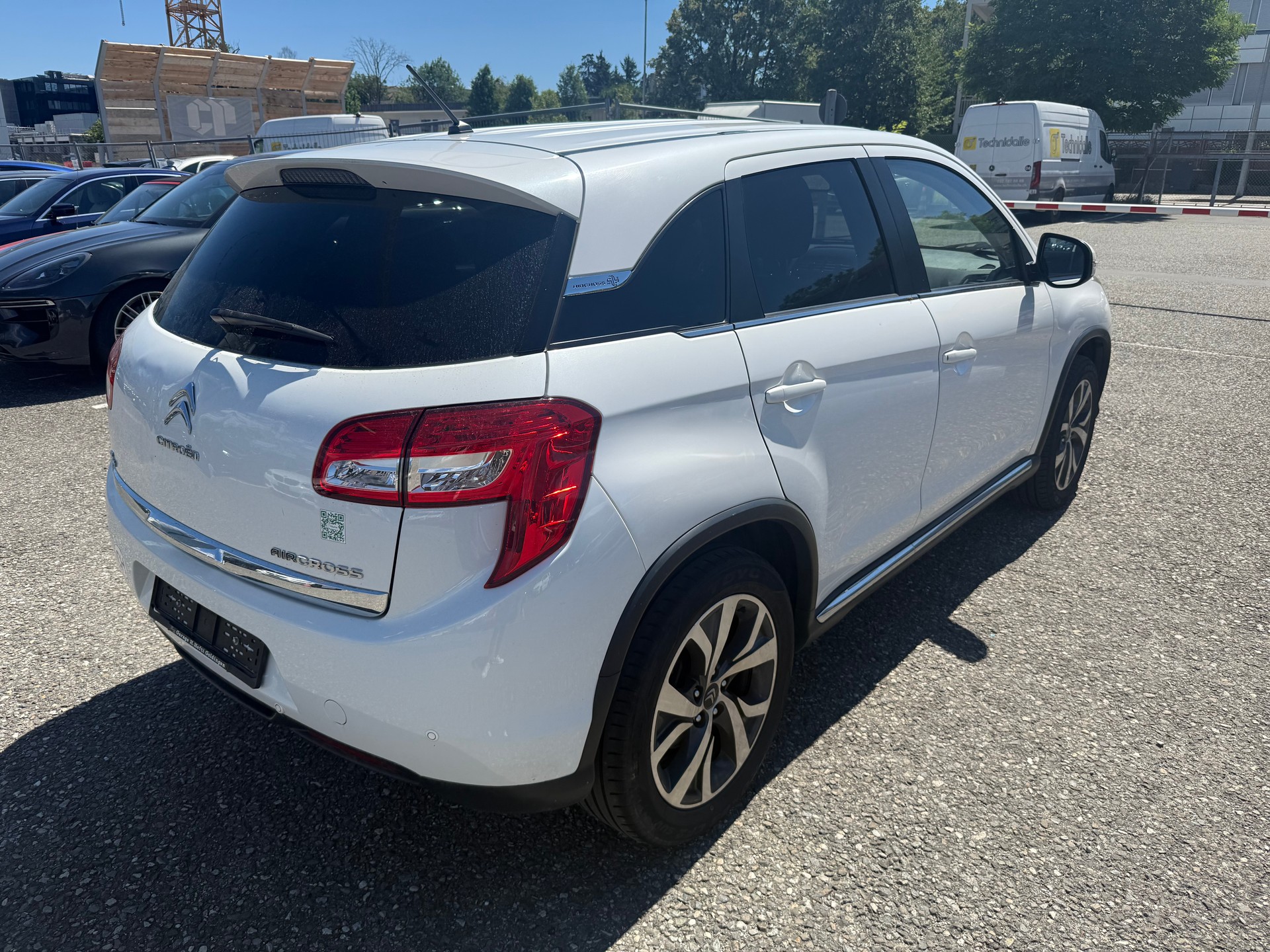 CITROEN C4 Aircross 1.6 HDi Attraction 4WD-image-2