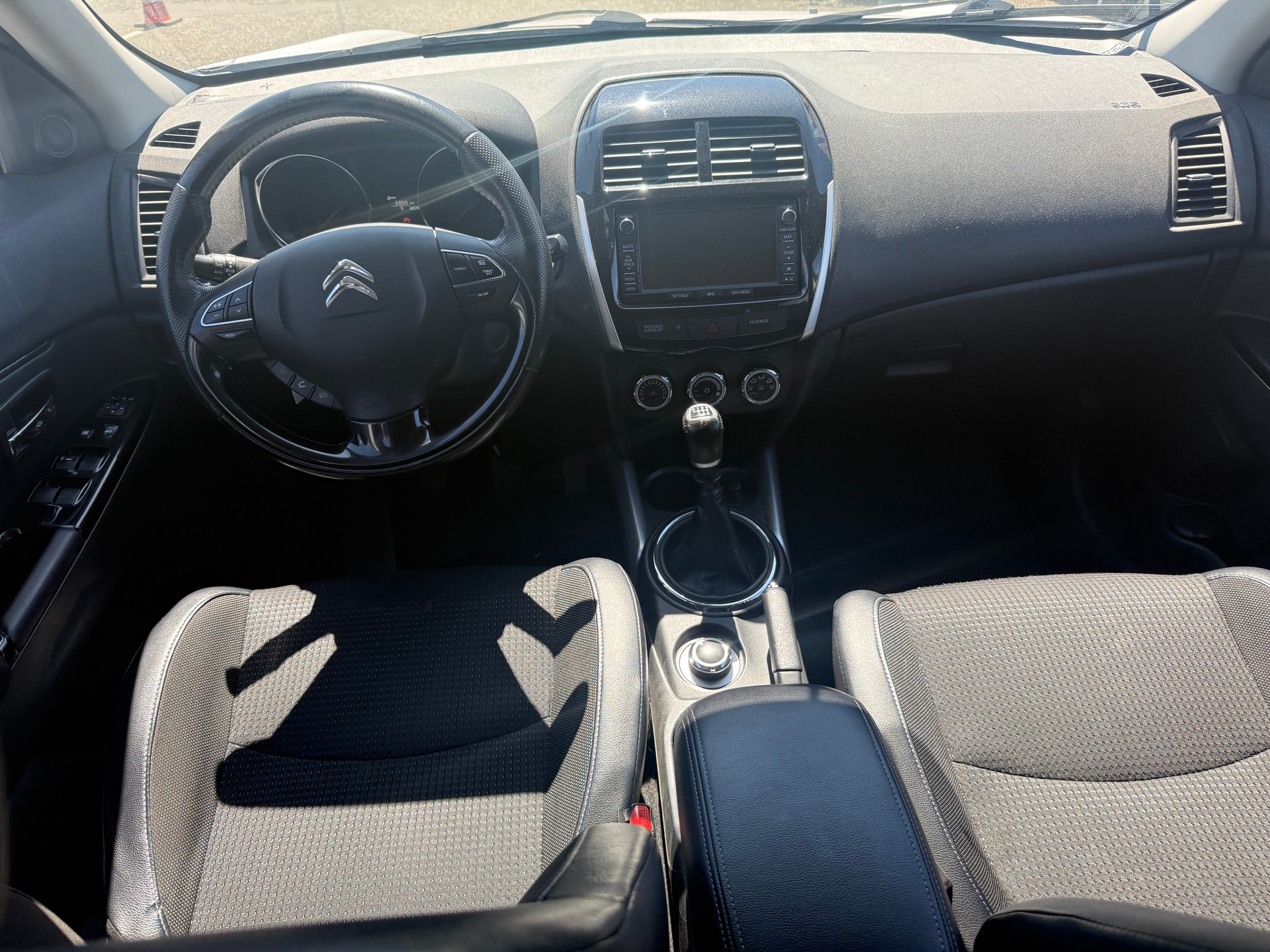 CITROEN C4 Aircross 1.6 HDi Attraction 4WD-image-5