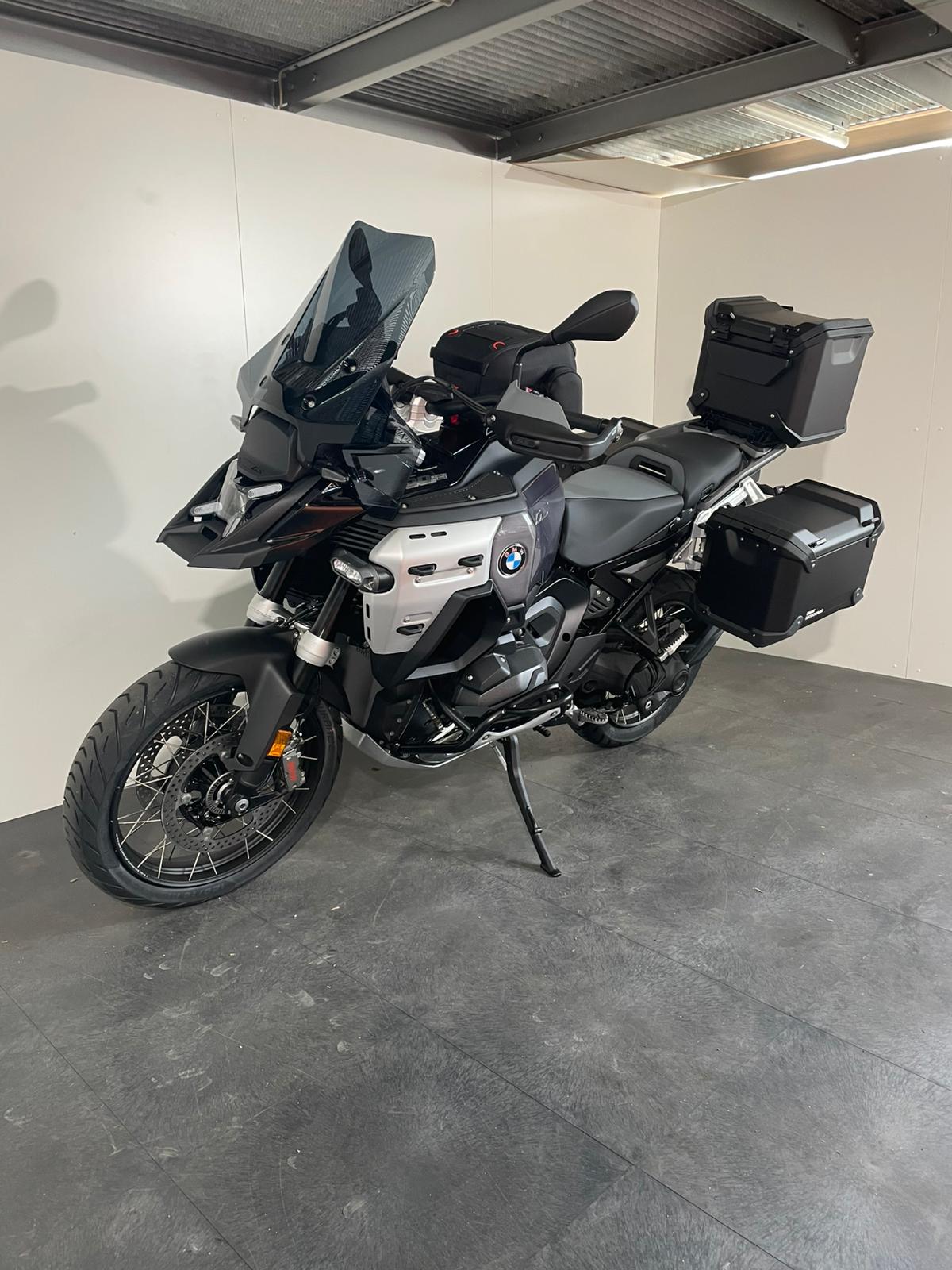 BMW R 1300 GS Adventure-image-1