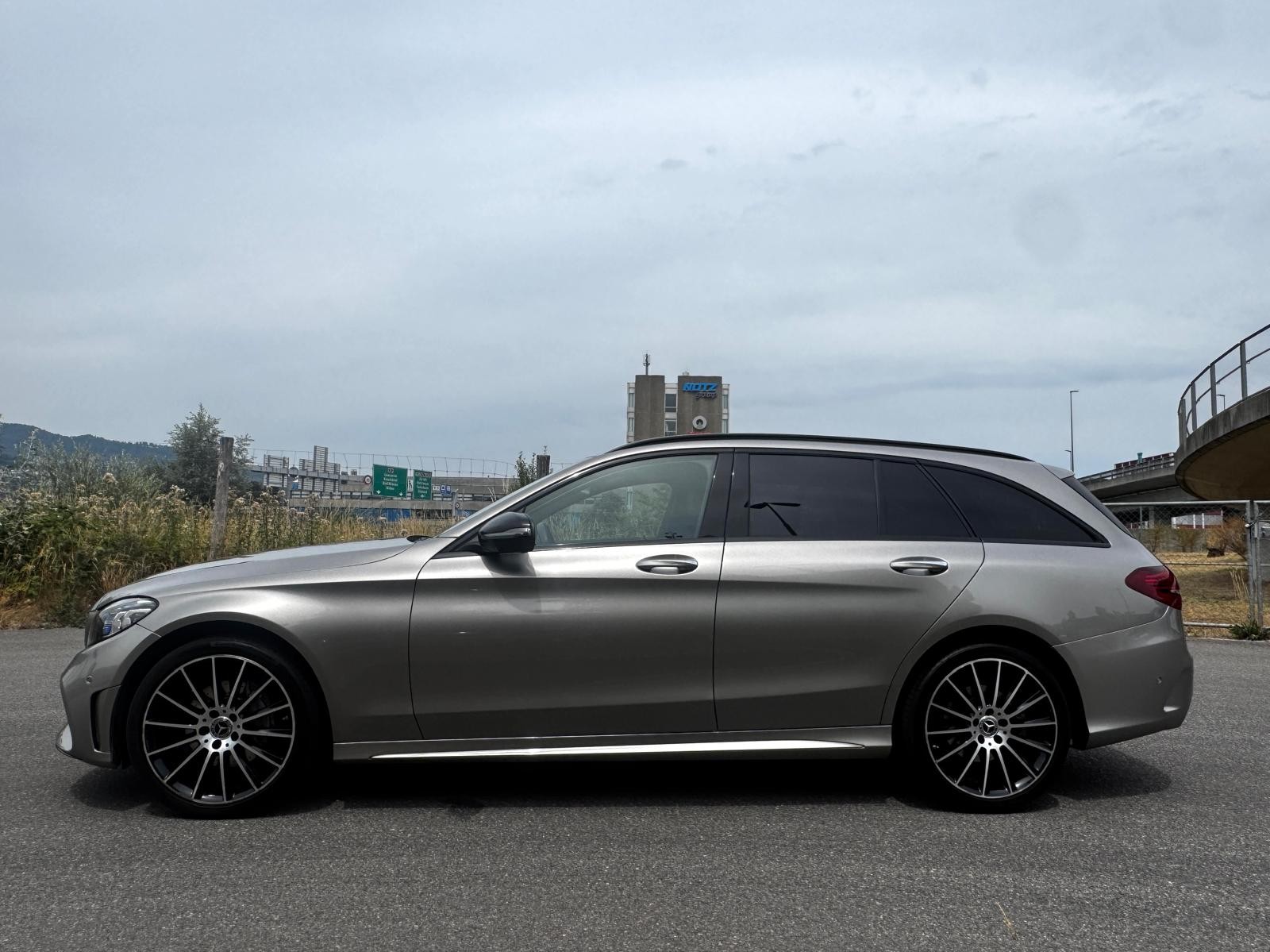 MERCEDES-BENZ C 220 d AMG Line 4matic-image-2
