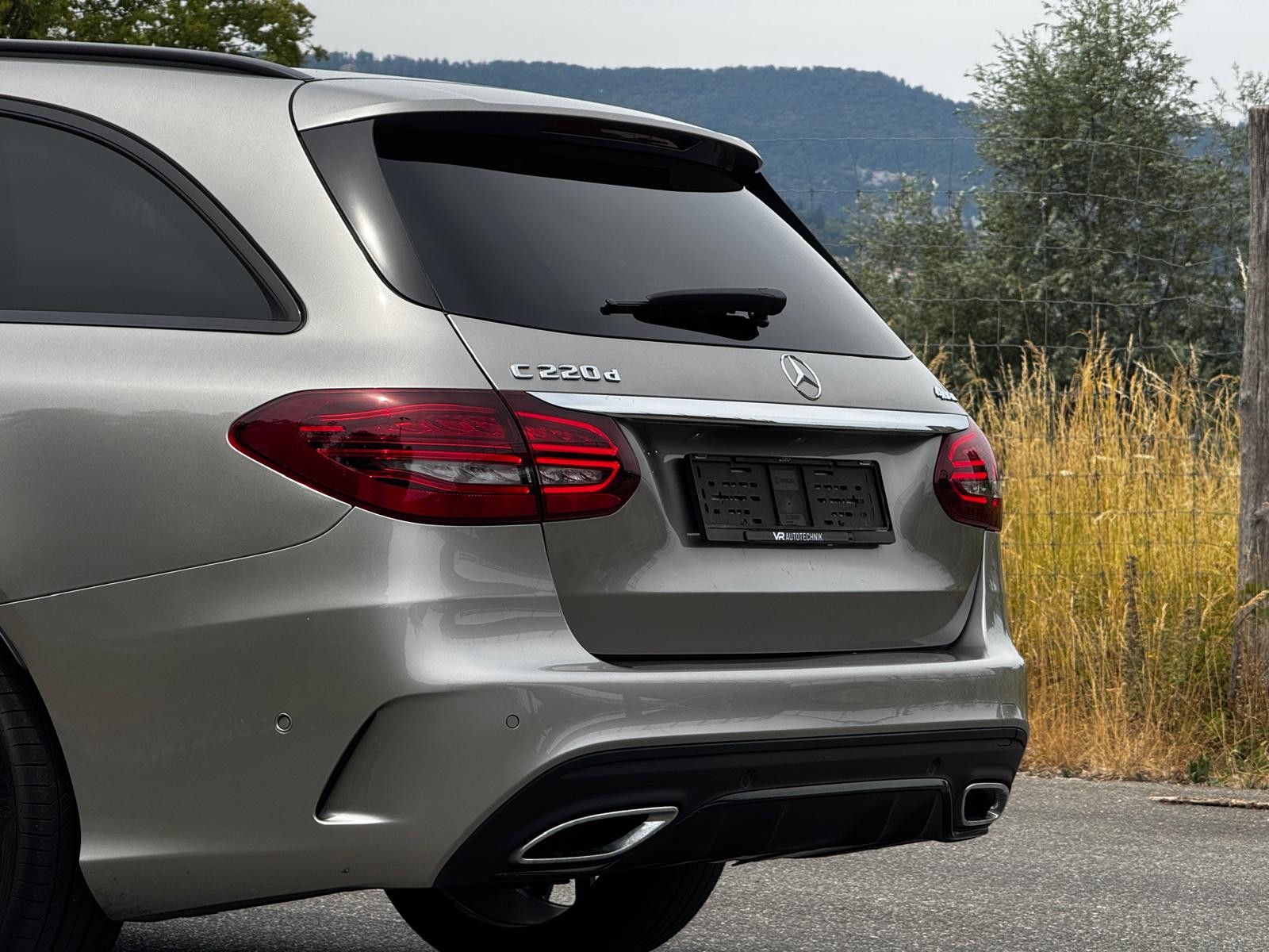 MERCEDES-BENZ C 220 d AMG Line 4matic-image-4
