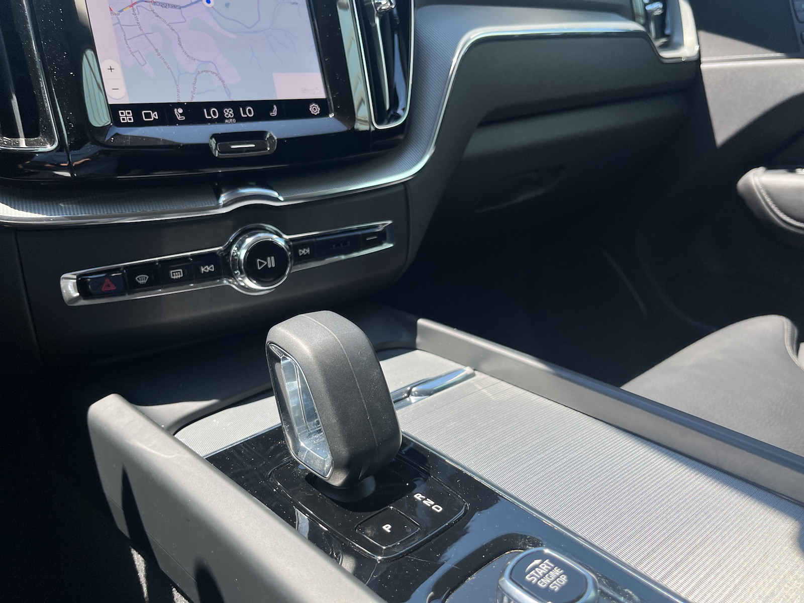VOLVO XC60 2.0 B5 MH Plus Dark AWD-image-15