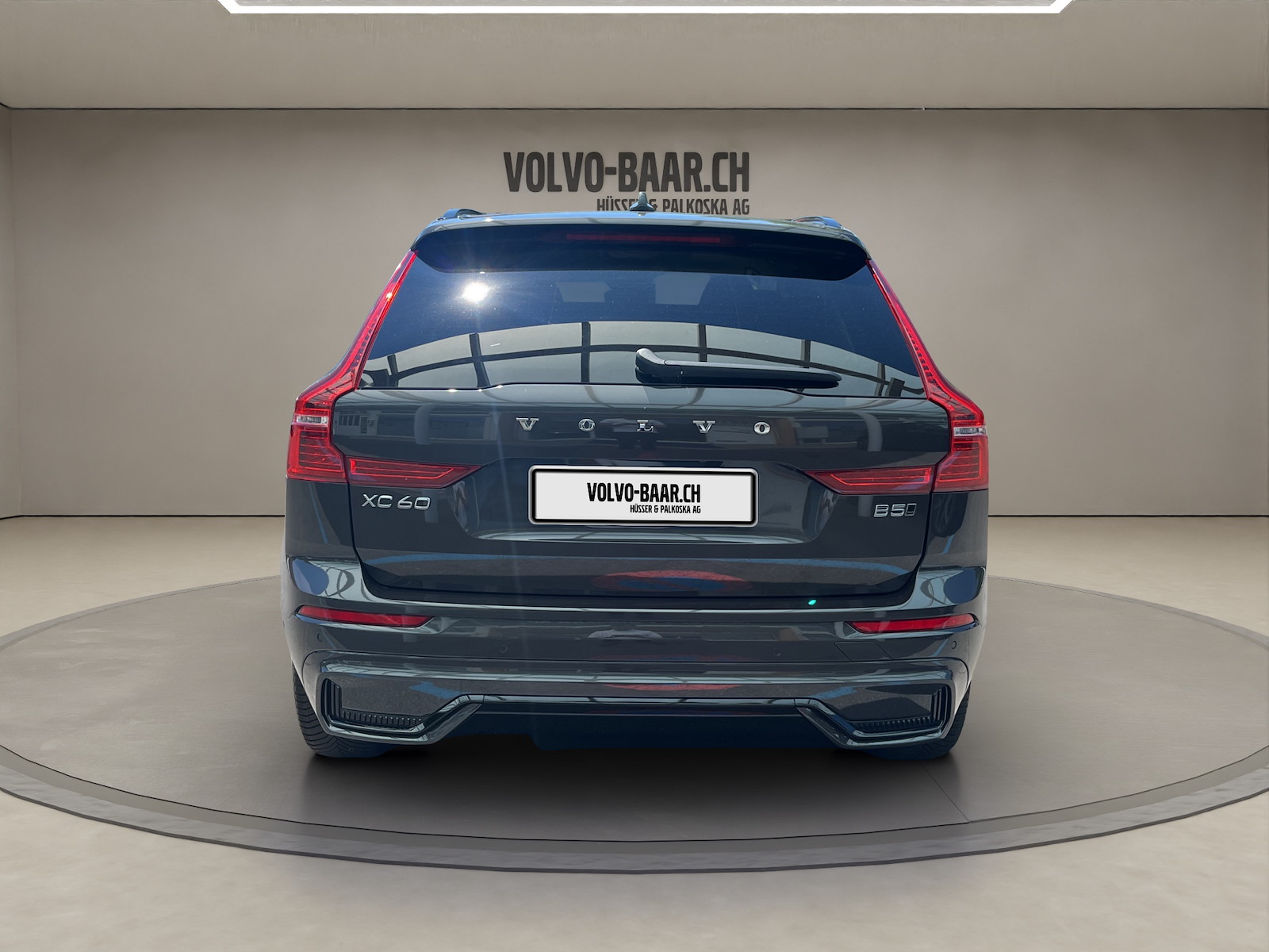 VOLVO XC60 2.0 B5 MH Plus Dark AWD-showroom-element-3