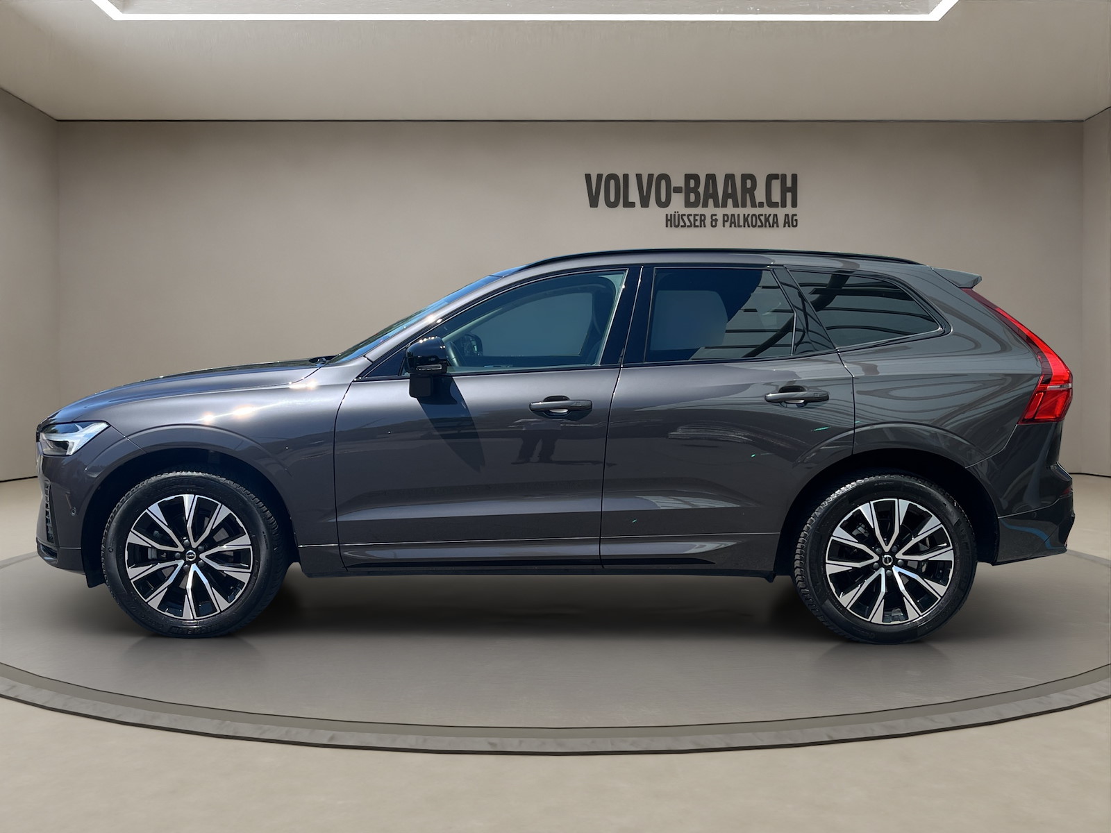 VOLVO XC60 2.0 B5 MH Plus Dark AWD-showroom-element-1