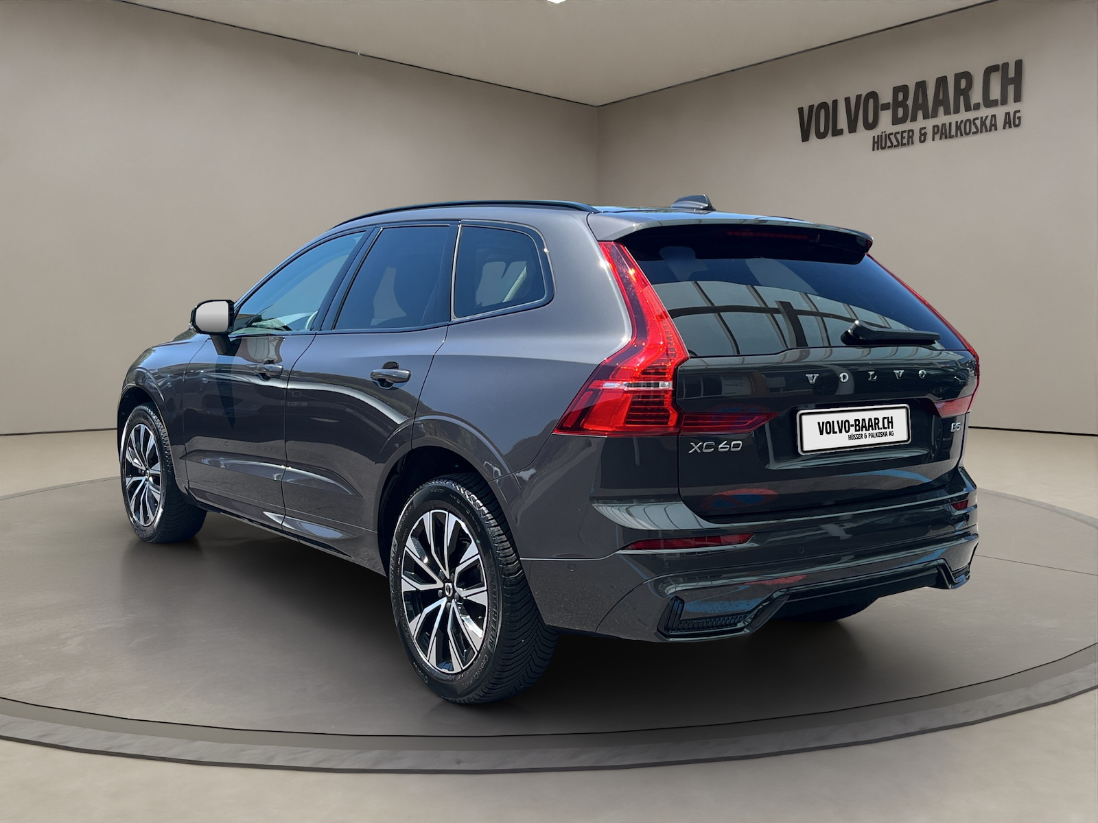 VOLVO XC60 2.0 B5 MH Plus Dark AWD-showroom-element-2