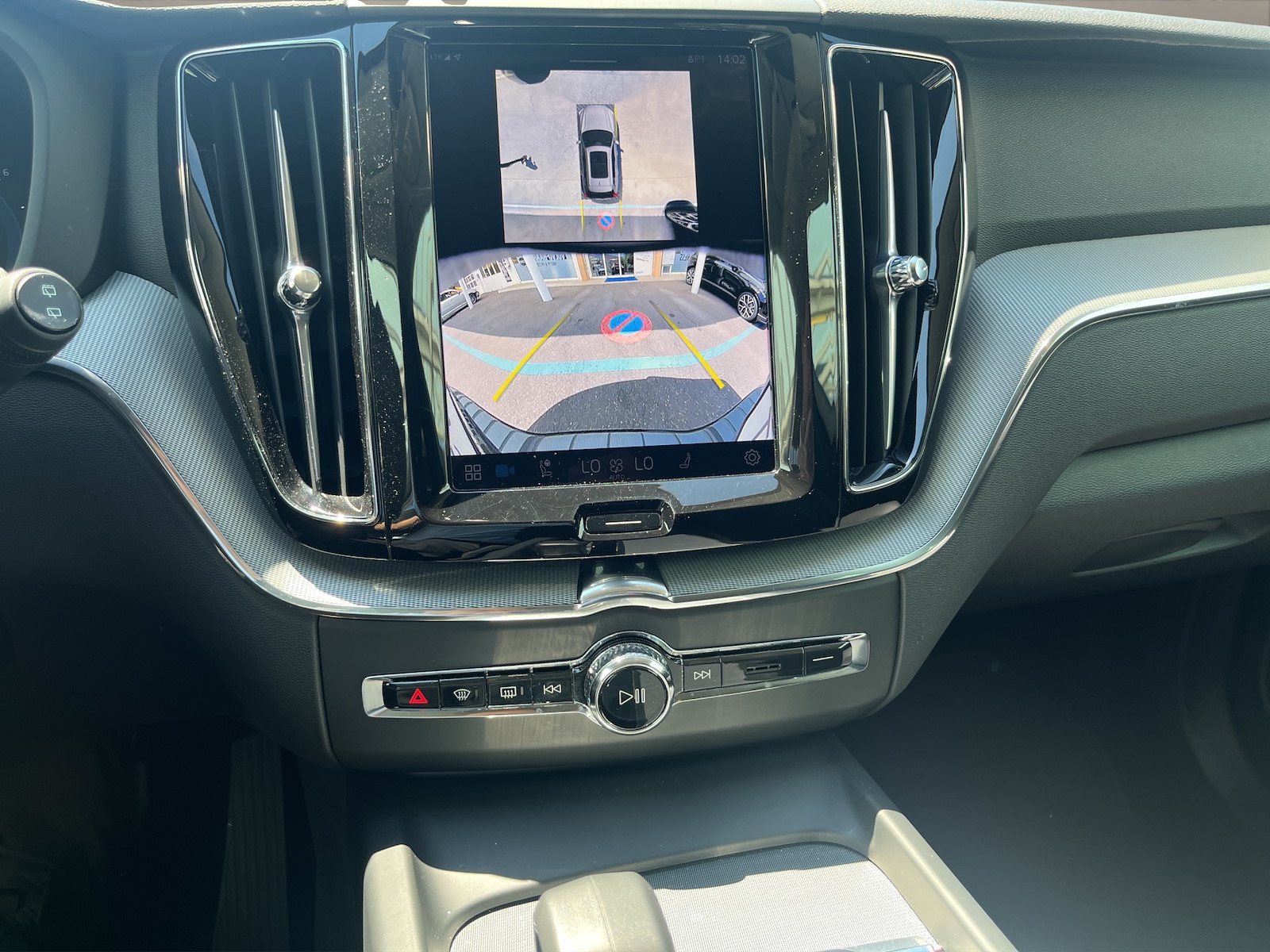 VOLVO XC60 2.0 B5 MH Plus Dark AWD-image-14