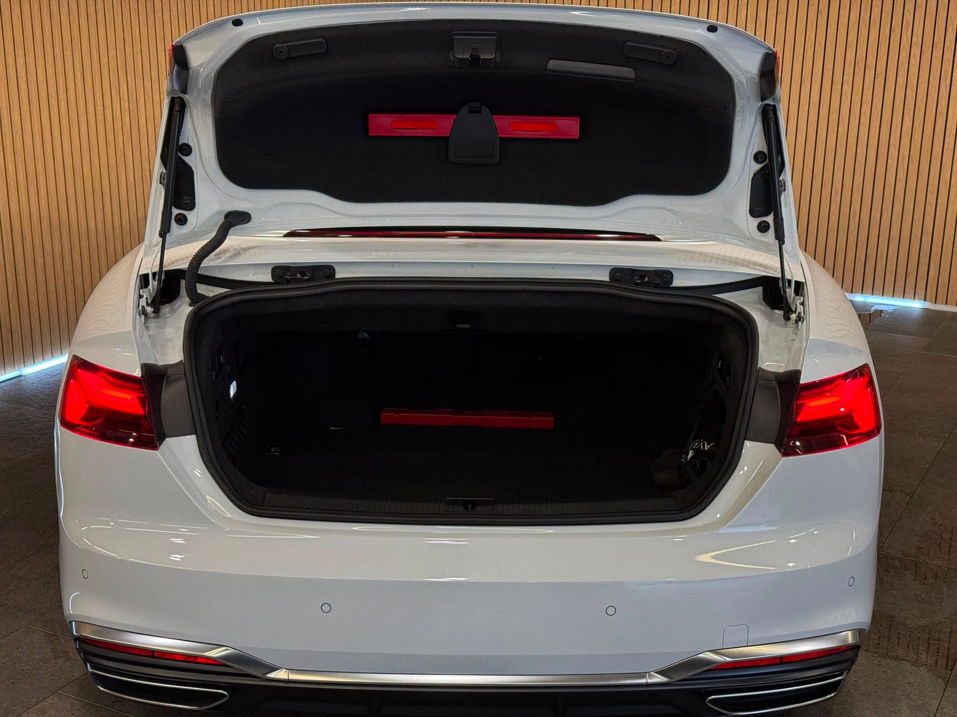 AUDI A5 Cabriolet 40 TDI S-Line S-tronic-image-10