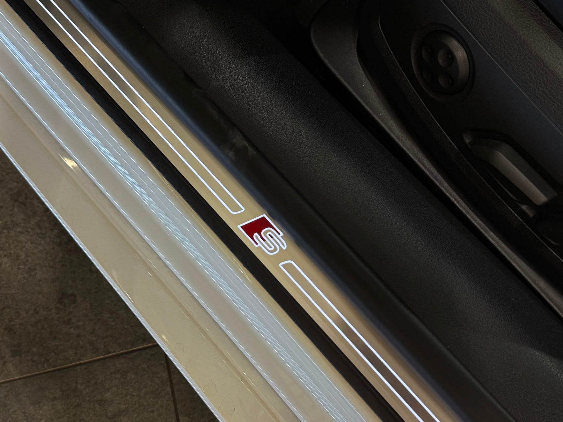 AUDI A5 Cabriolet 40 TDI S-Line S-tronic-image-12