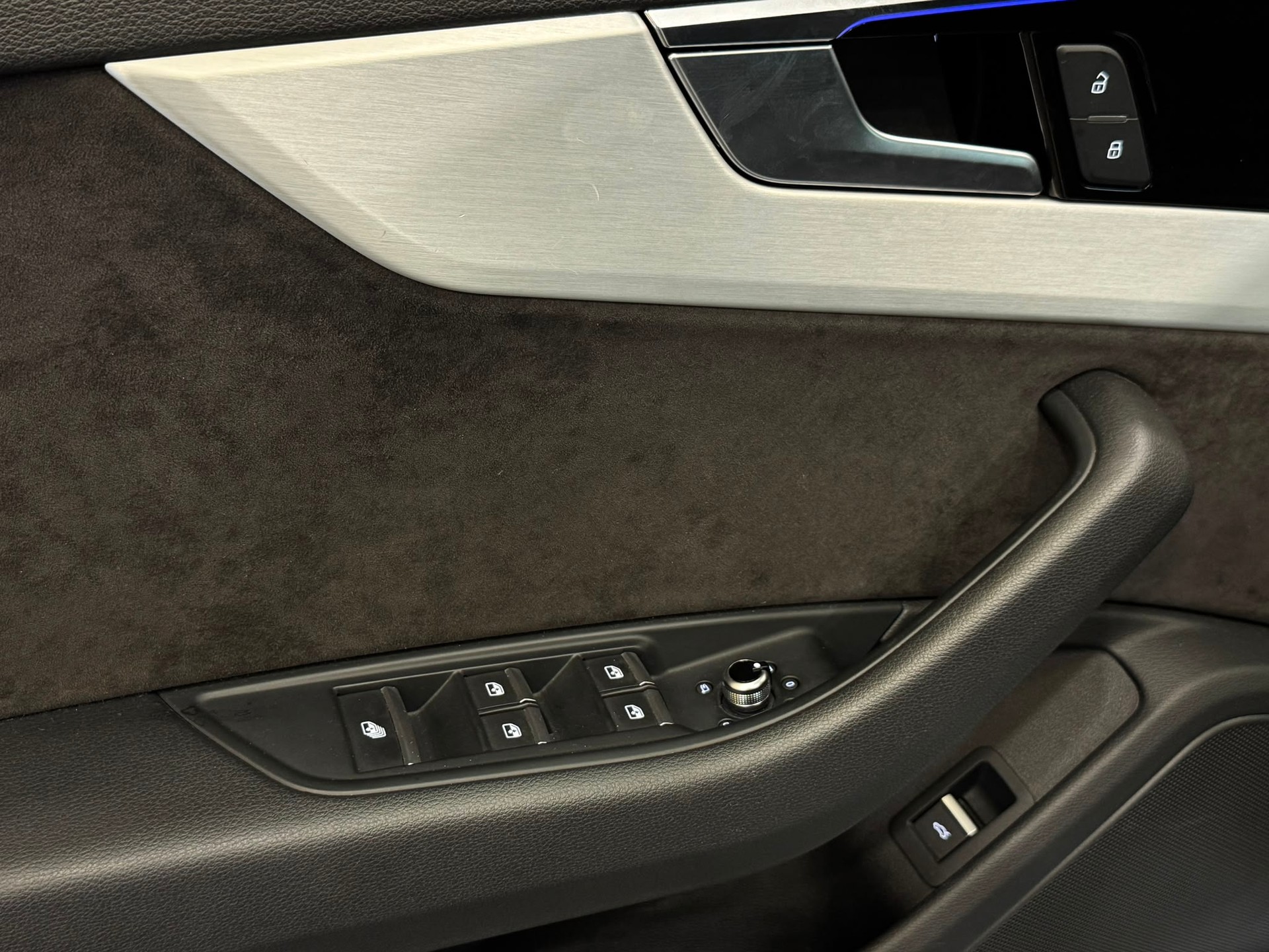 AUDI A5 Cabriolet 40 TDI S-Line S-tronic-image-11