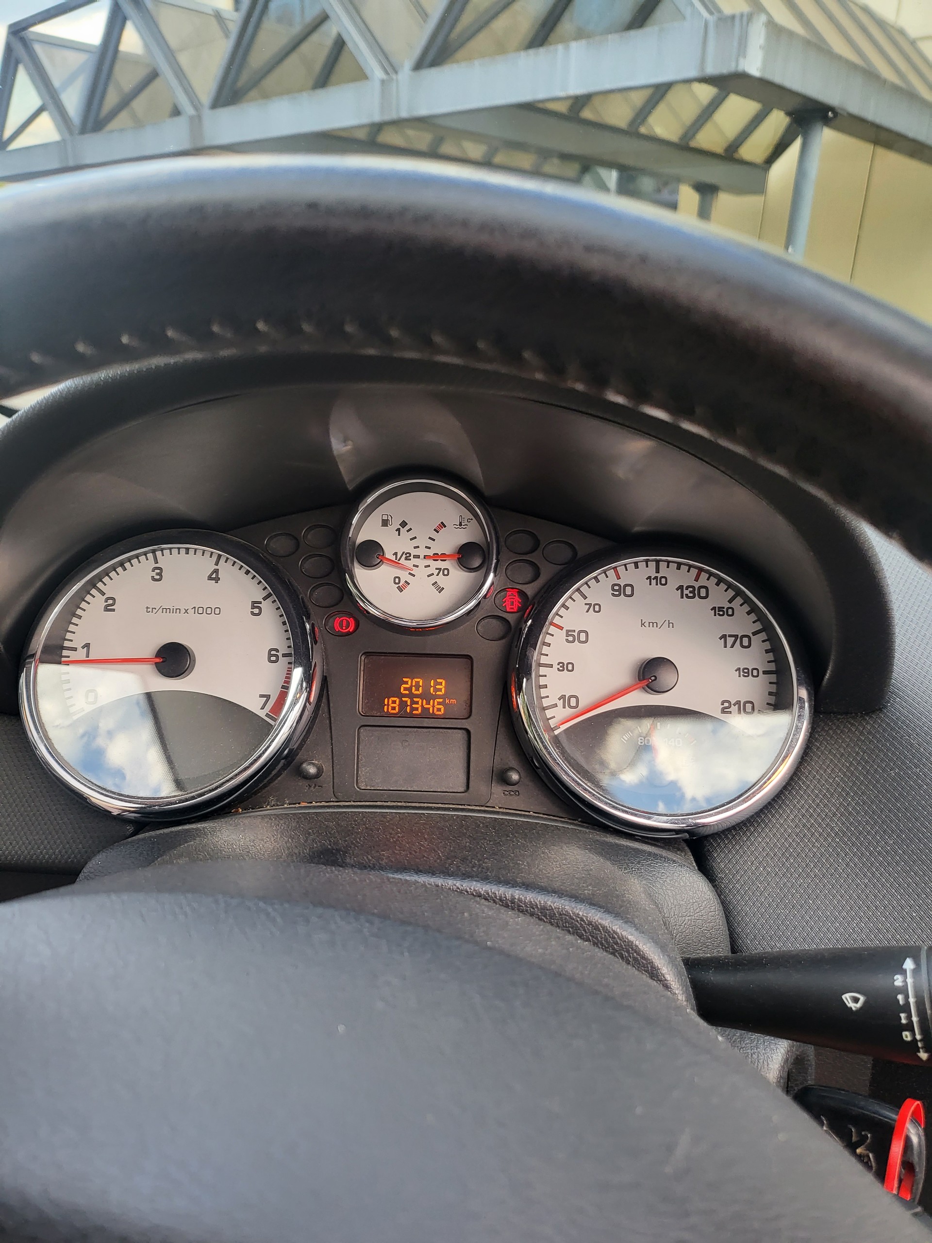 PEUGEOT 207 CC 1.6 16V Turbo Sport-image-5