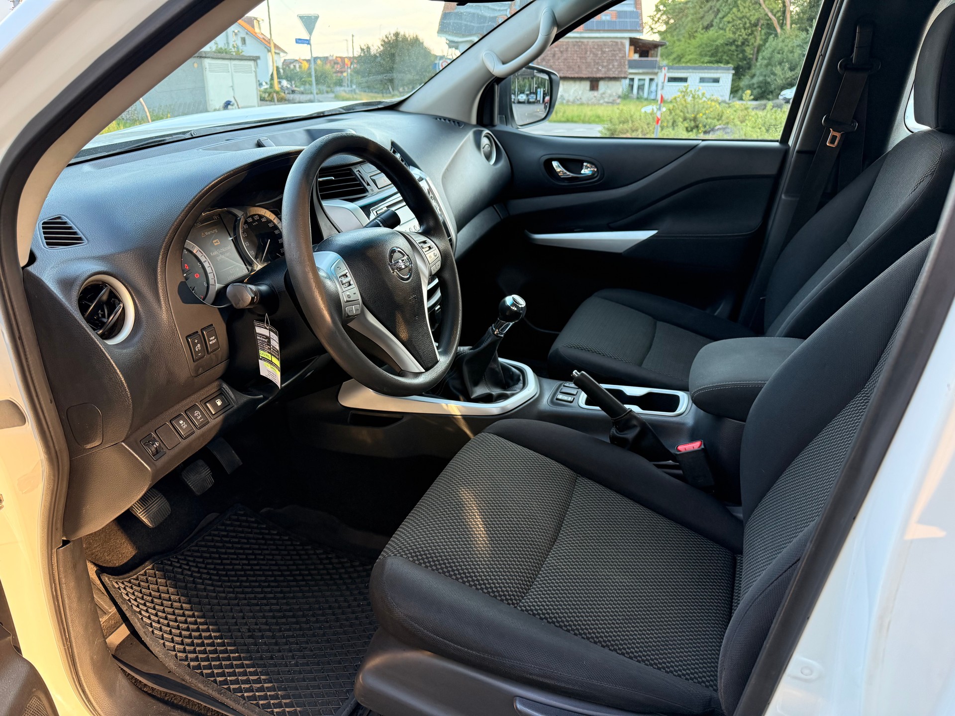 NISSAN Navara KC Acenta 4WD neue Alubrücke-image-6
