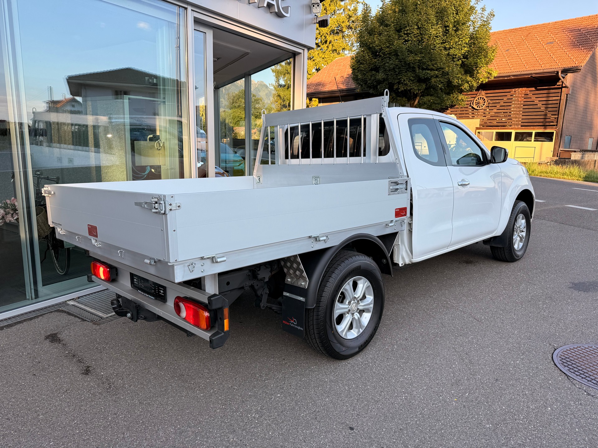 NISSAN Navara KC Acenta 4WD neue Alubrücke-image-3