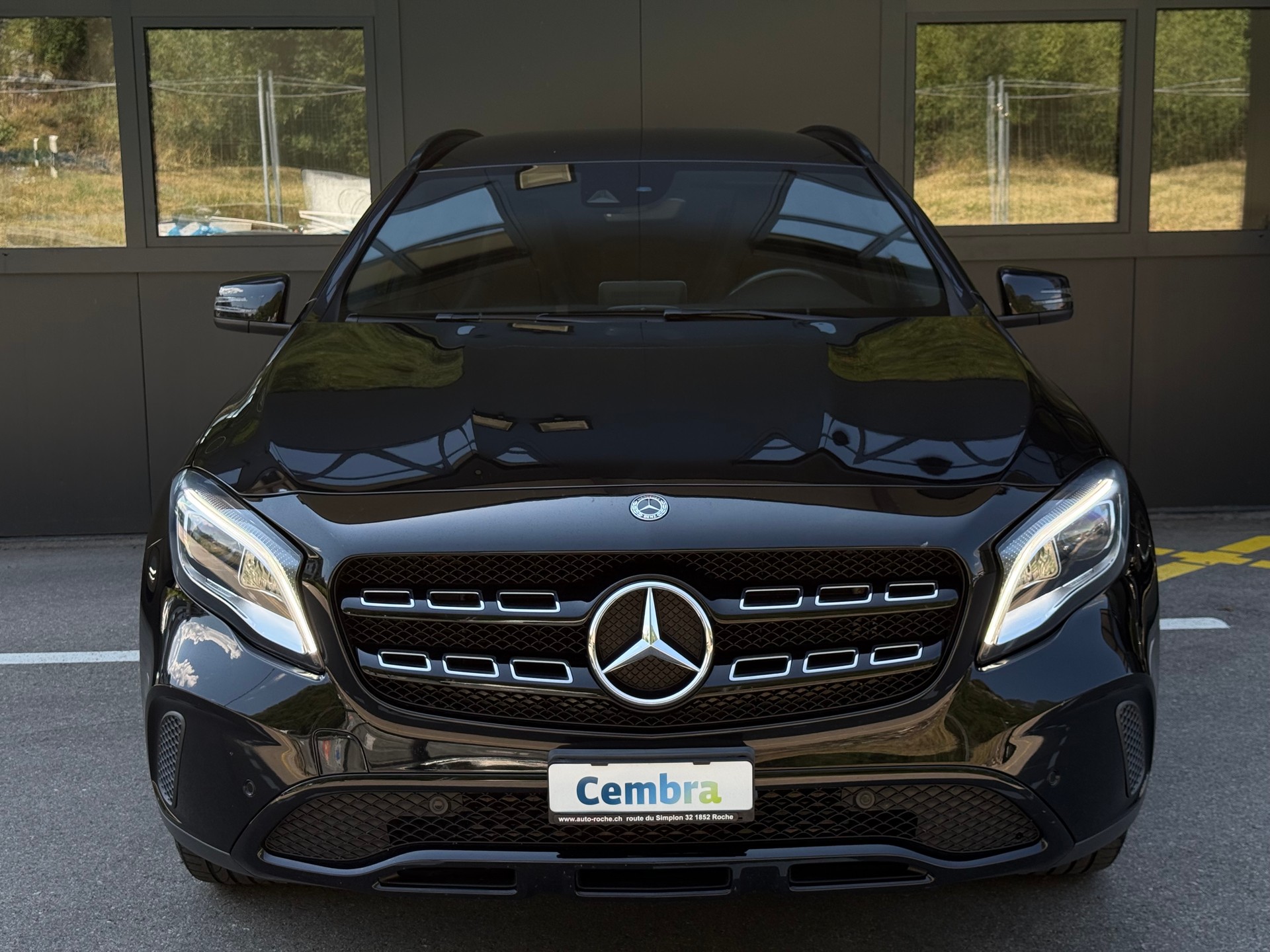 MERCEDES-BENZ GLA 200 Night Star 7G-DCT-showroom-element-2