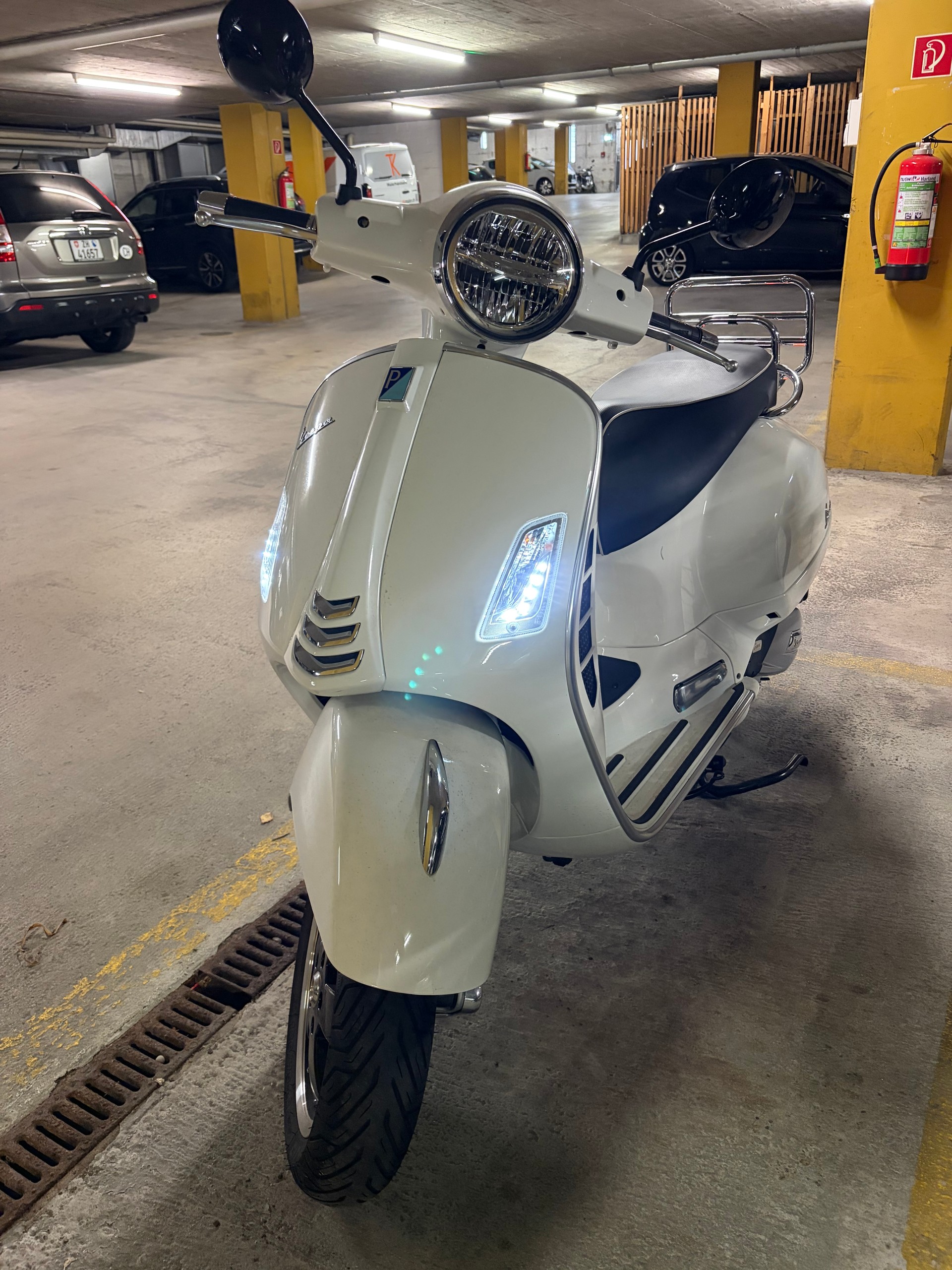 PIAGGIO Vespa GTS 125 i.e ABS-image-1