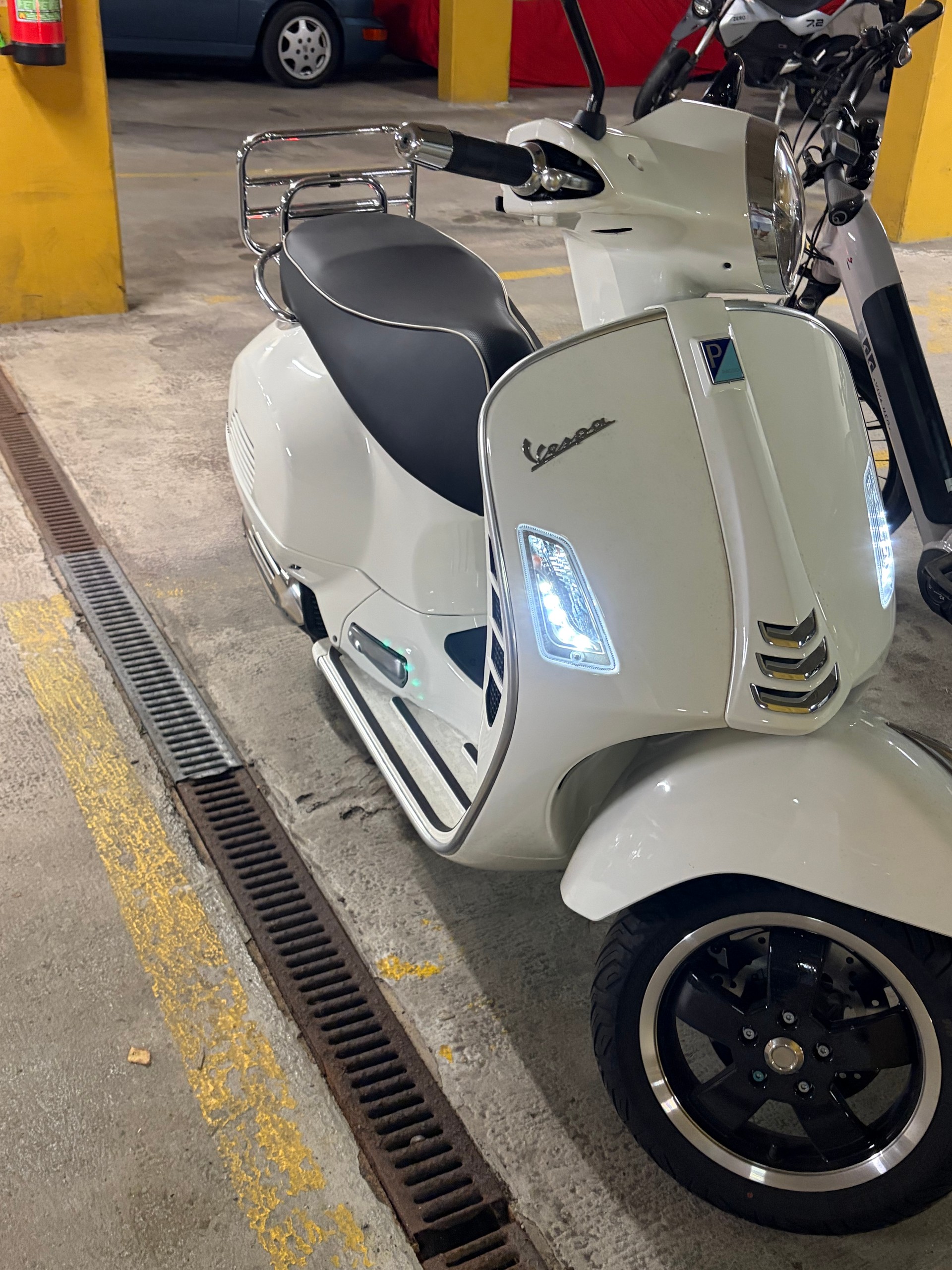 PIAGGIO Vespa GTS 125 i.e ABS-image-2