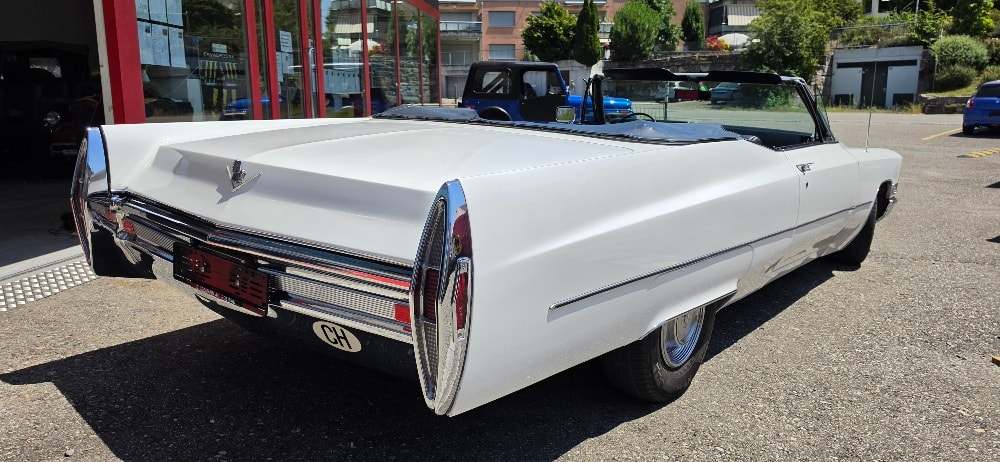 CADILLAC 1968-showroom-element-2