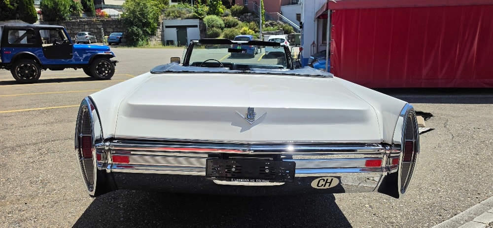 CADILLAC 1968-showroom-element-3