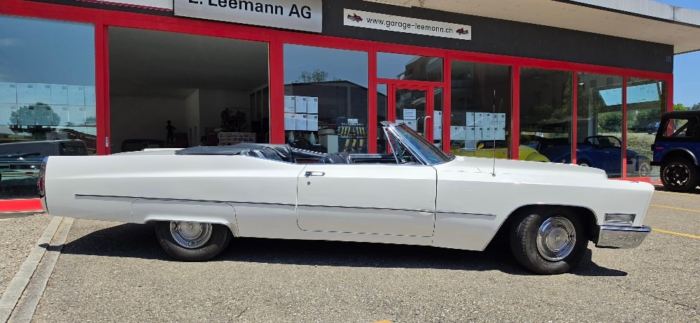 CADILLAC 1968-showroom-element-1
