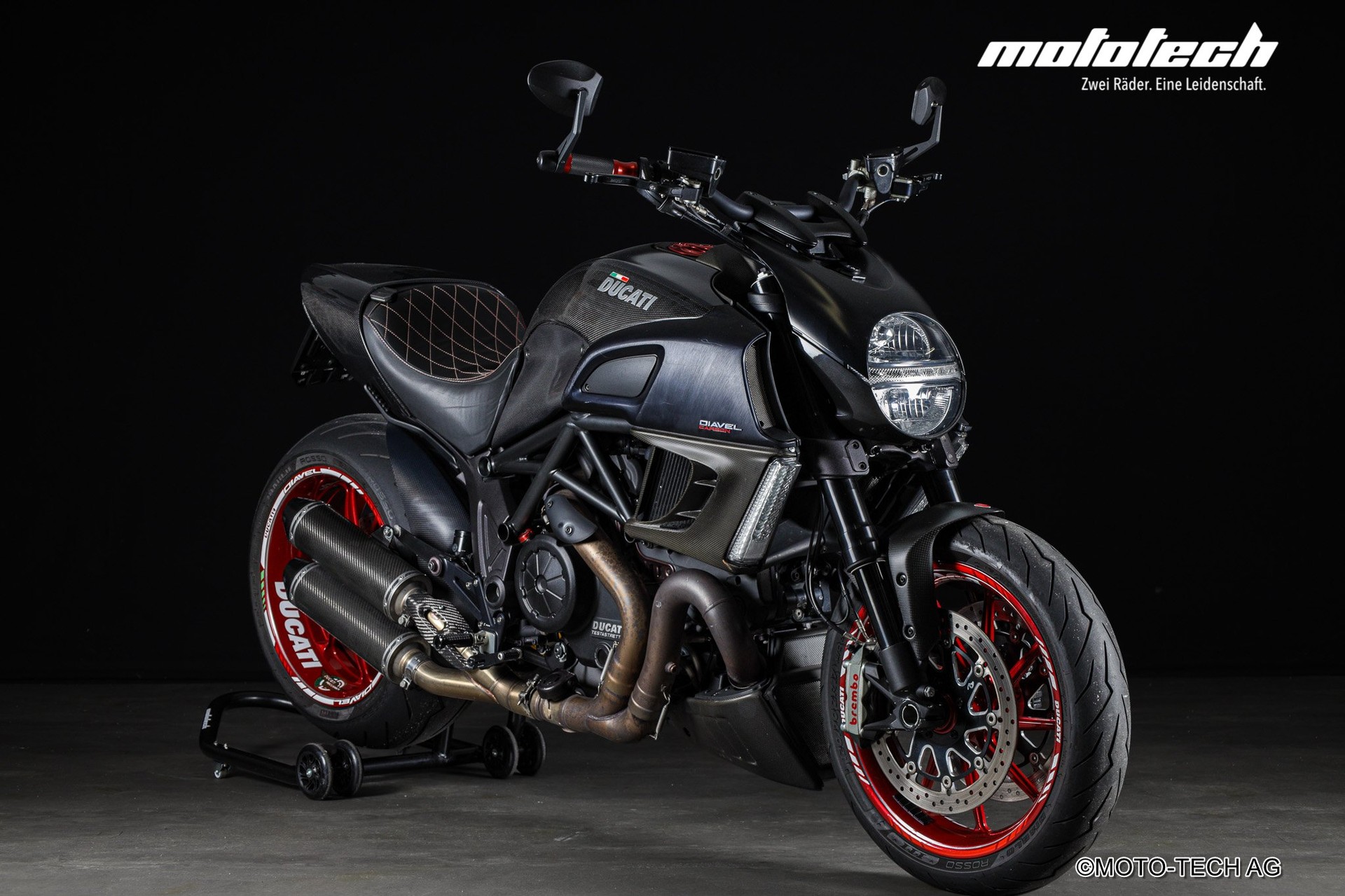 DUCATI Diavel 1200 Carbon-image-0