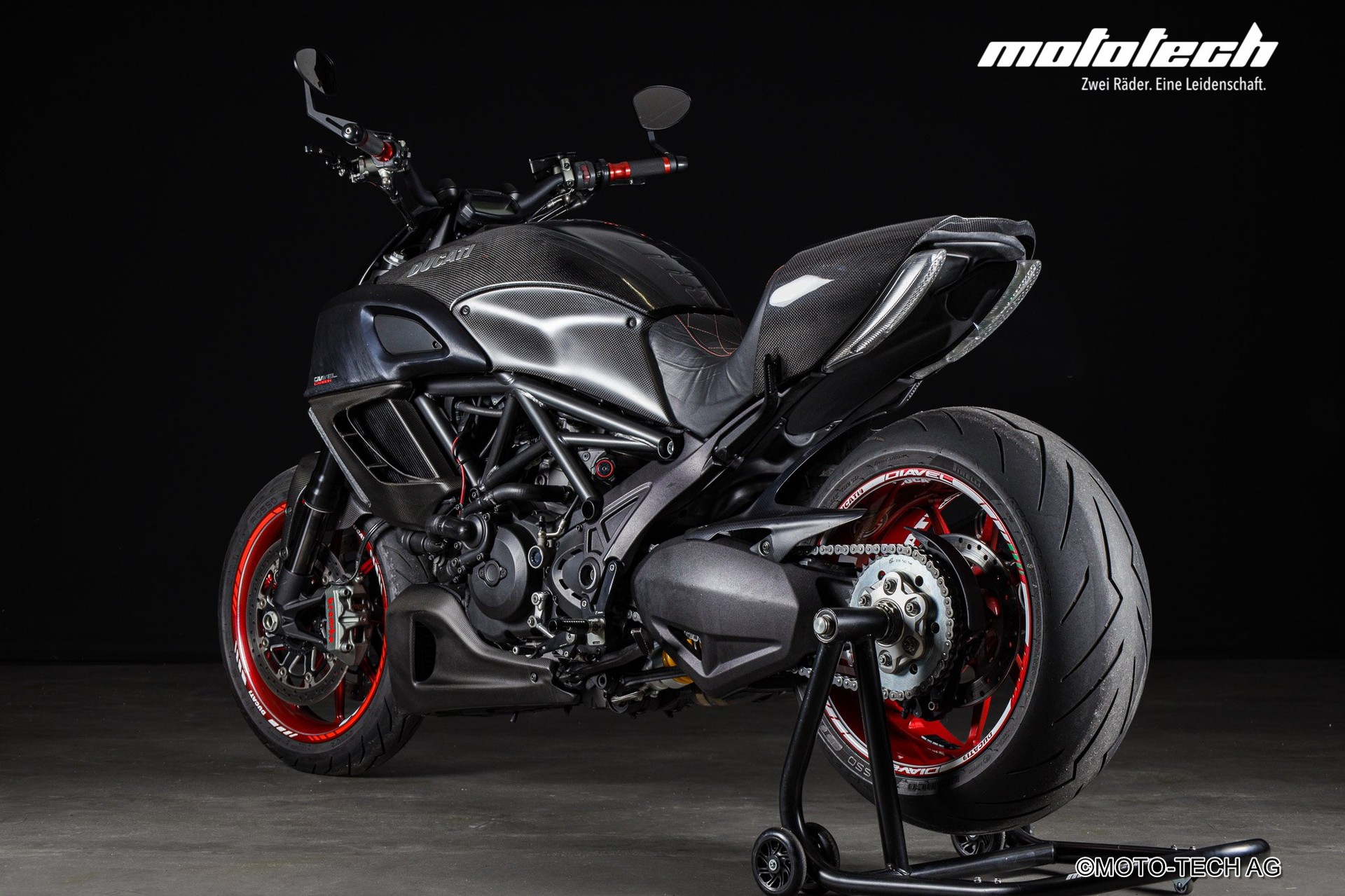 DUCATI Diavel 1200 Carbon-image-3